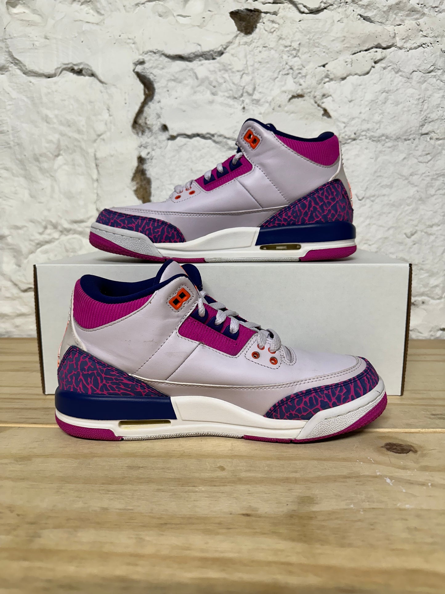 Air Jordan 3 Barely Grape Sz 7Y