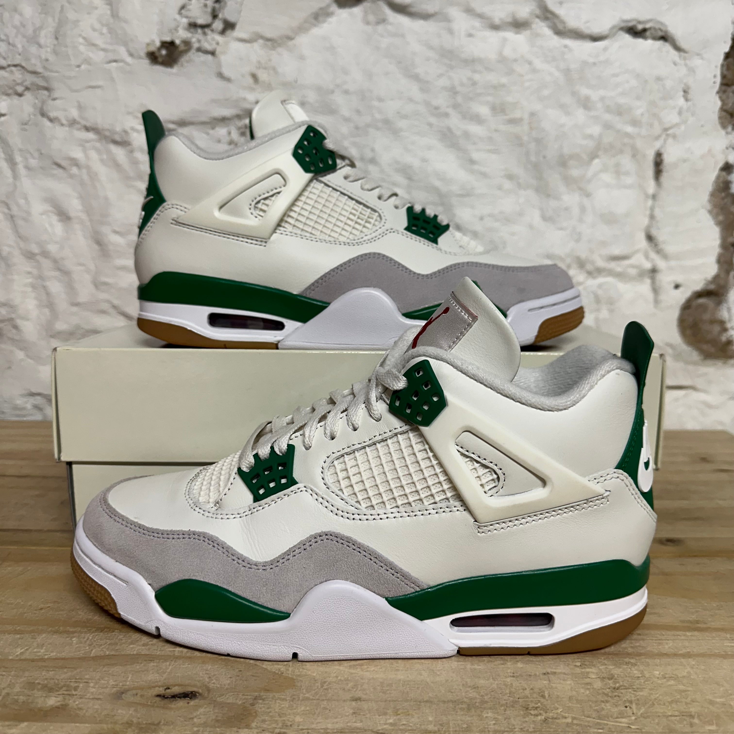 Air Jordan 4 SB Pine Green Sz 9