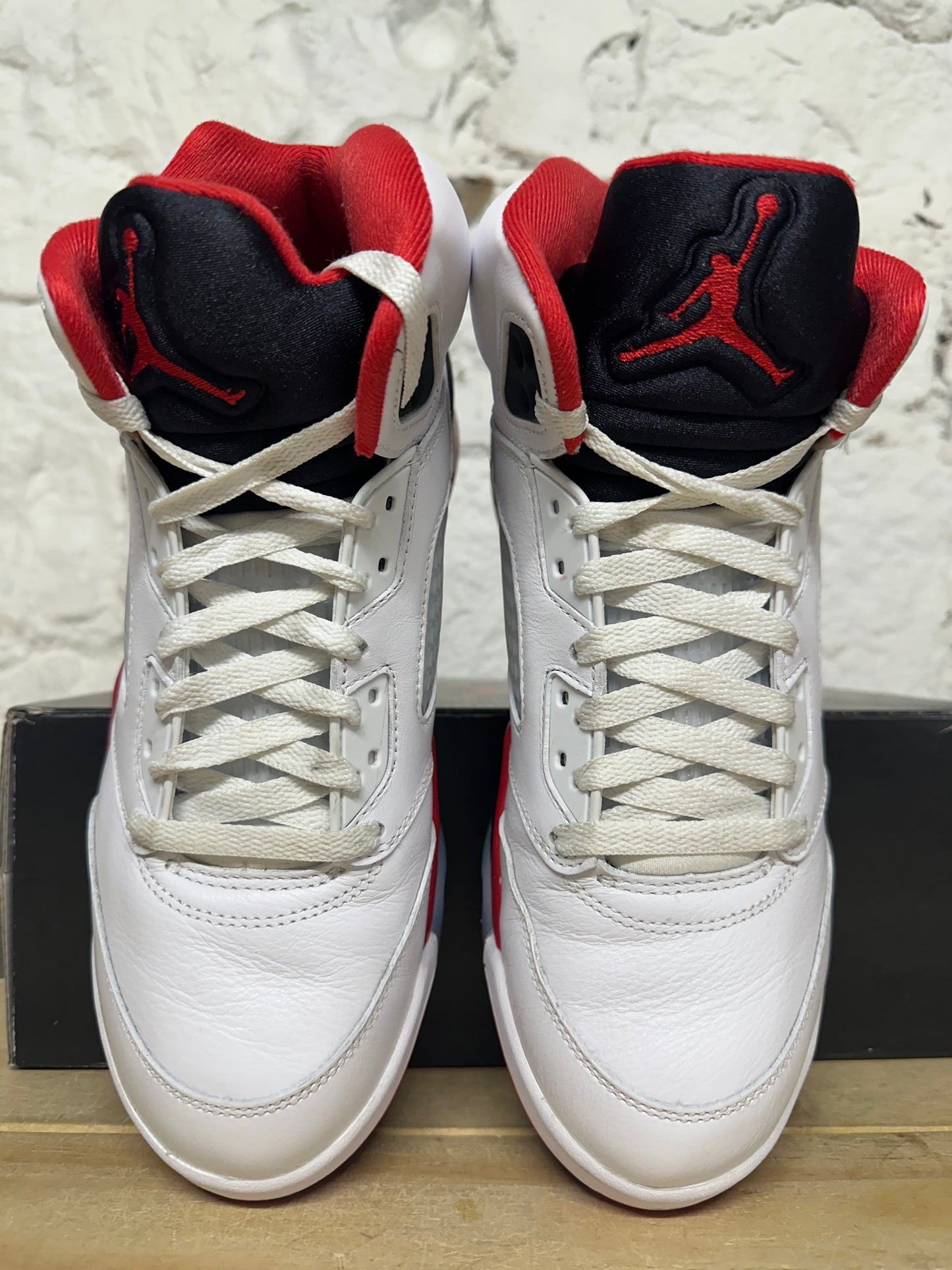 Air Jordan 5 Fire Red Black Tongue (2025) Sz 9