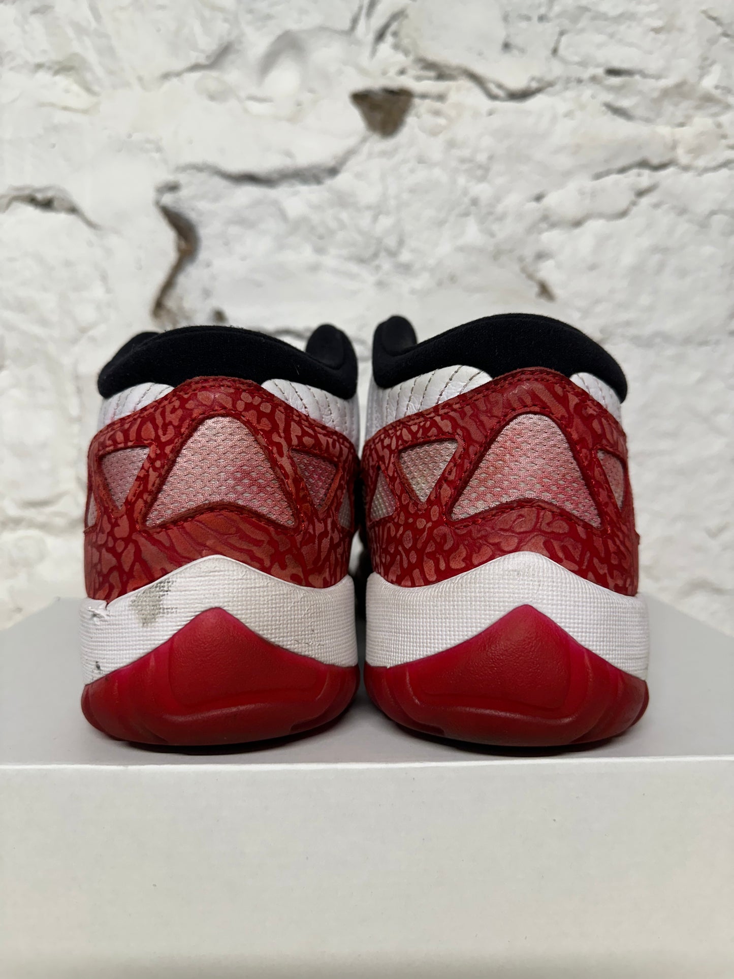 Air Jordan 11 Low IE Gym Red Sz 13