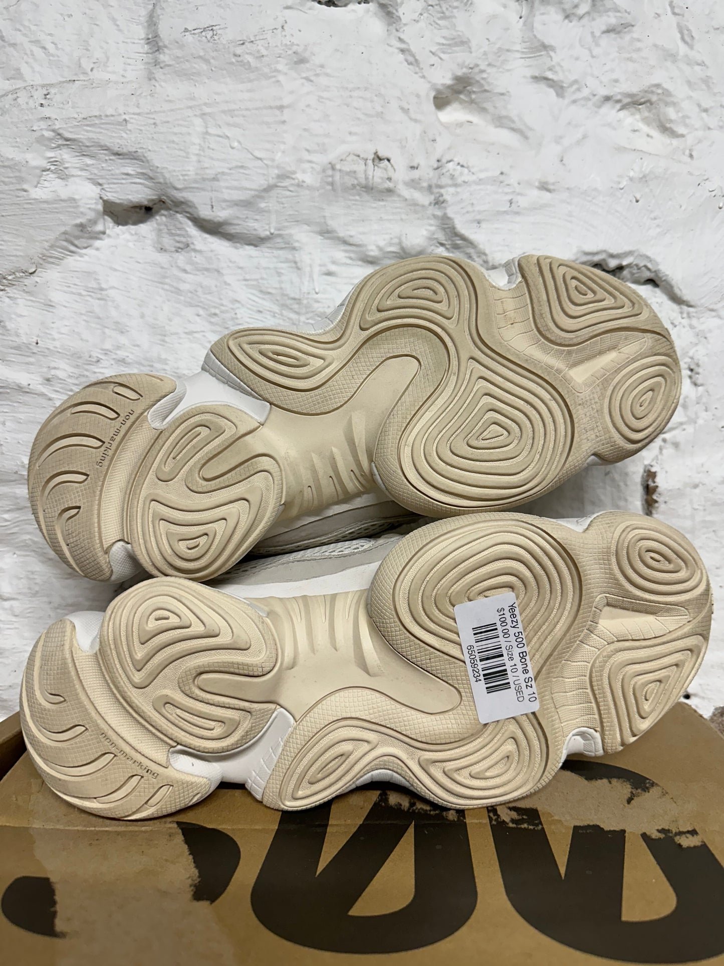 Yeezy 500 Bone Sz 10