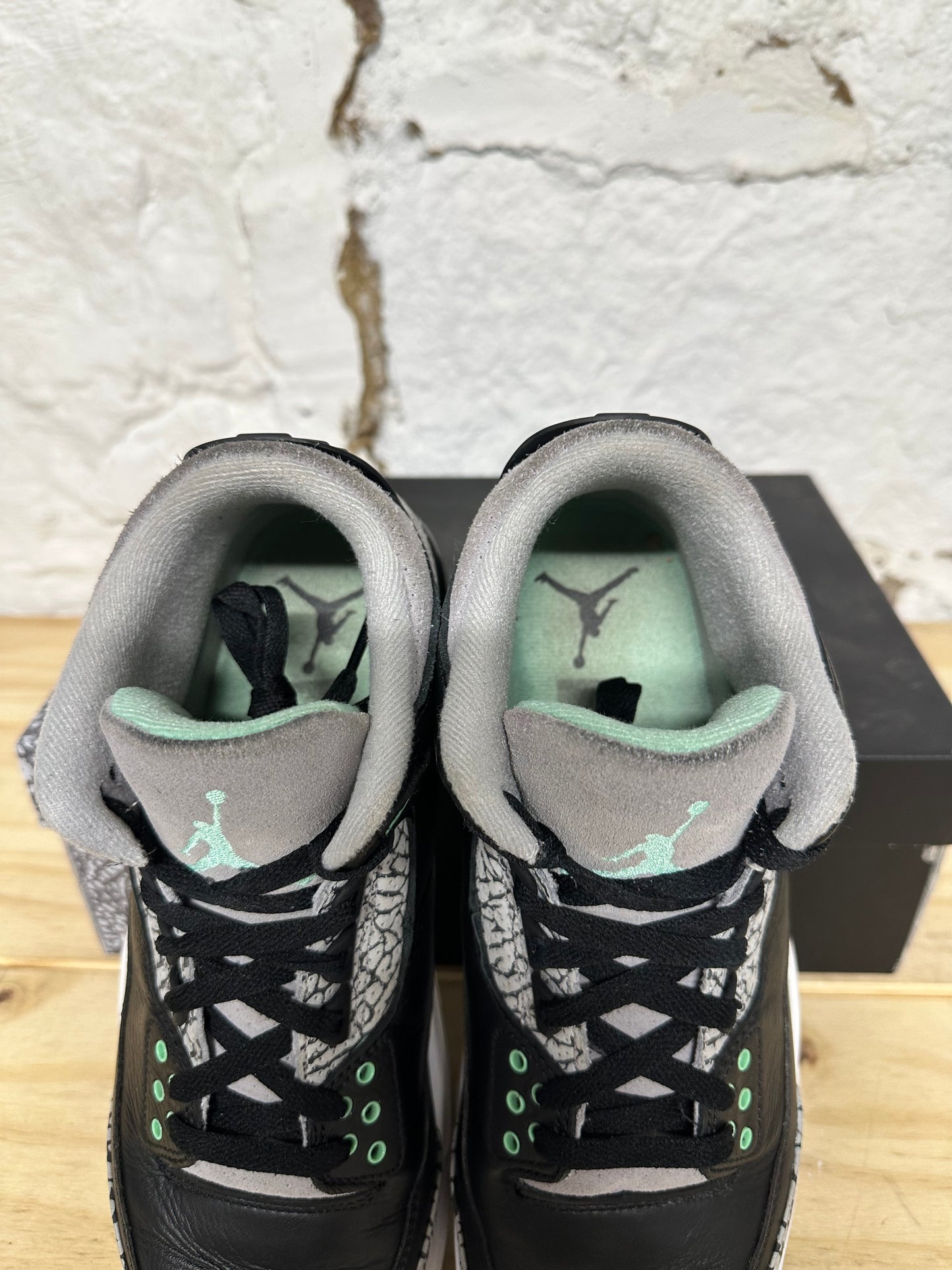 Air Jordan 3 Green Glow Sz 10.5