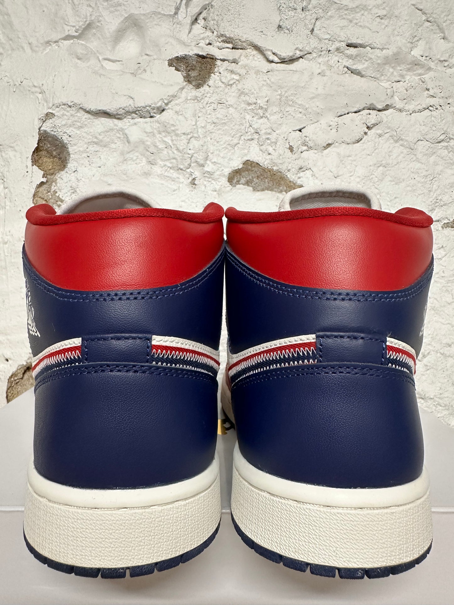 Air Jordan 1 Mid USA Sz 10.5 (12W)