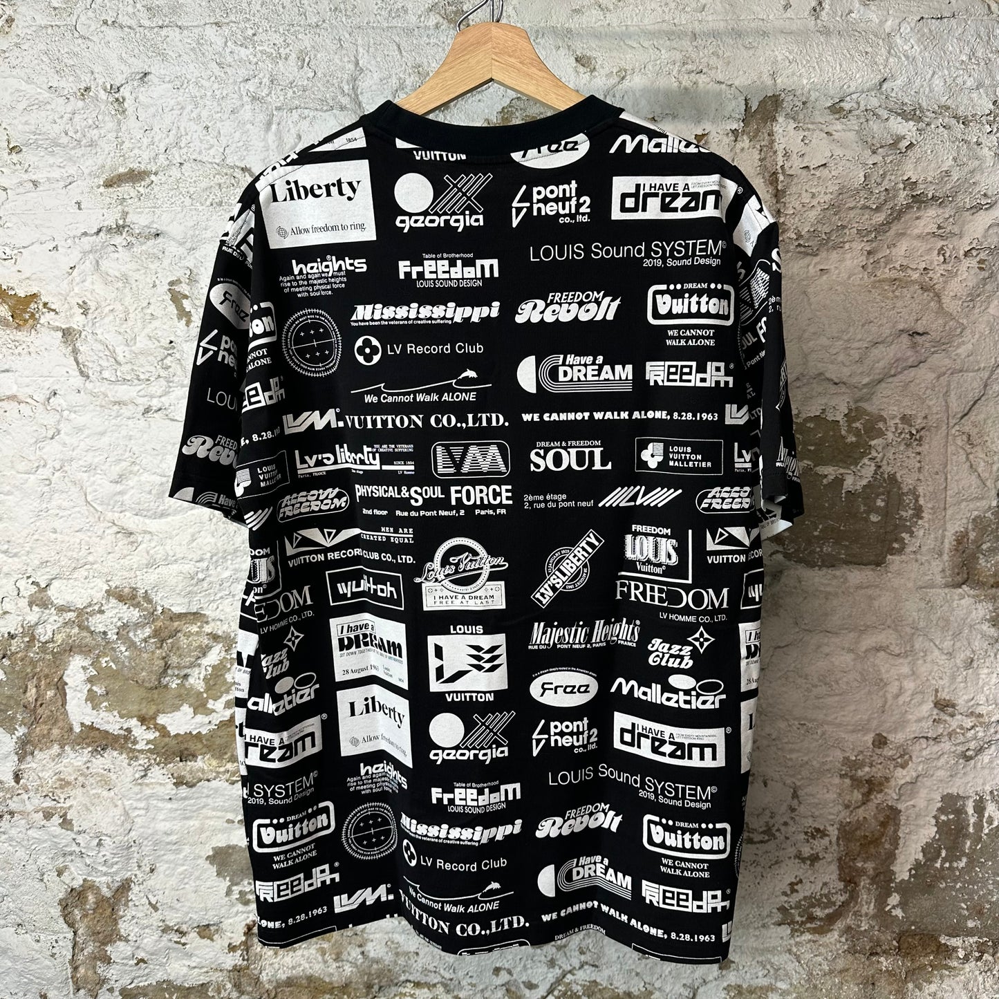 Louis Vuitton White AOP Logos Black T-Shirt Sz XL