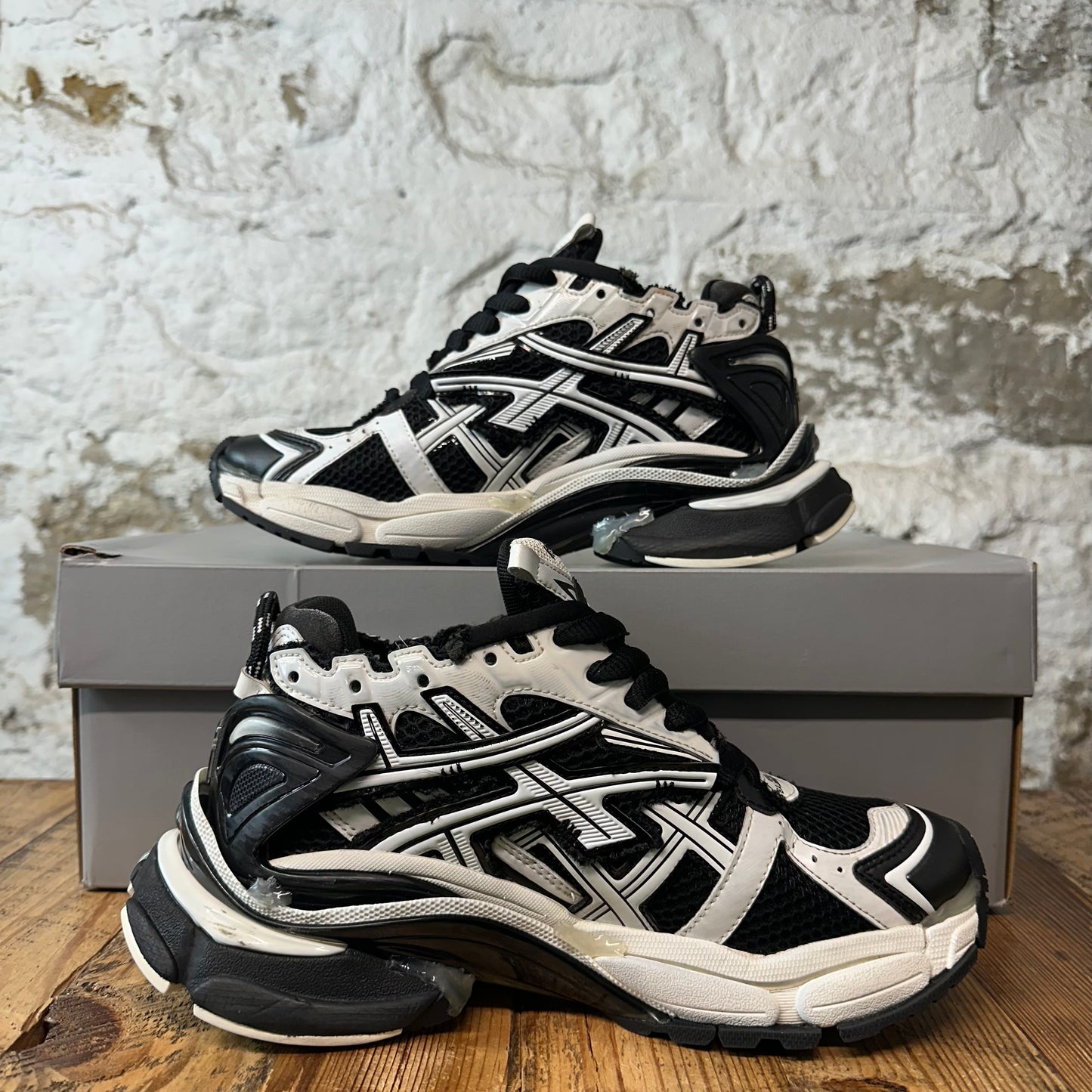 Balenciaga Runner Black White Sneaker Sz 6.5 (39)