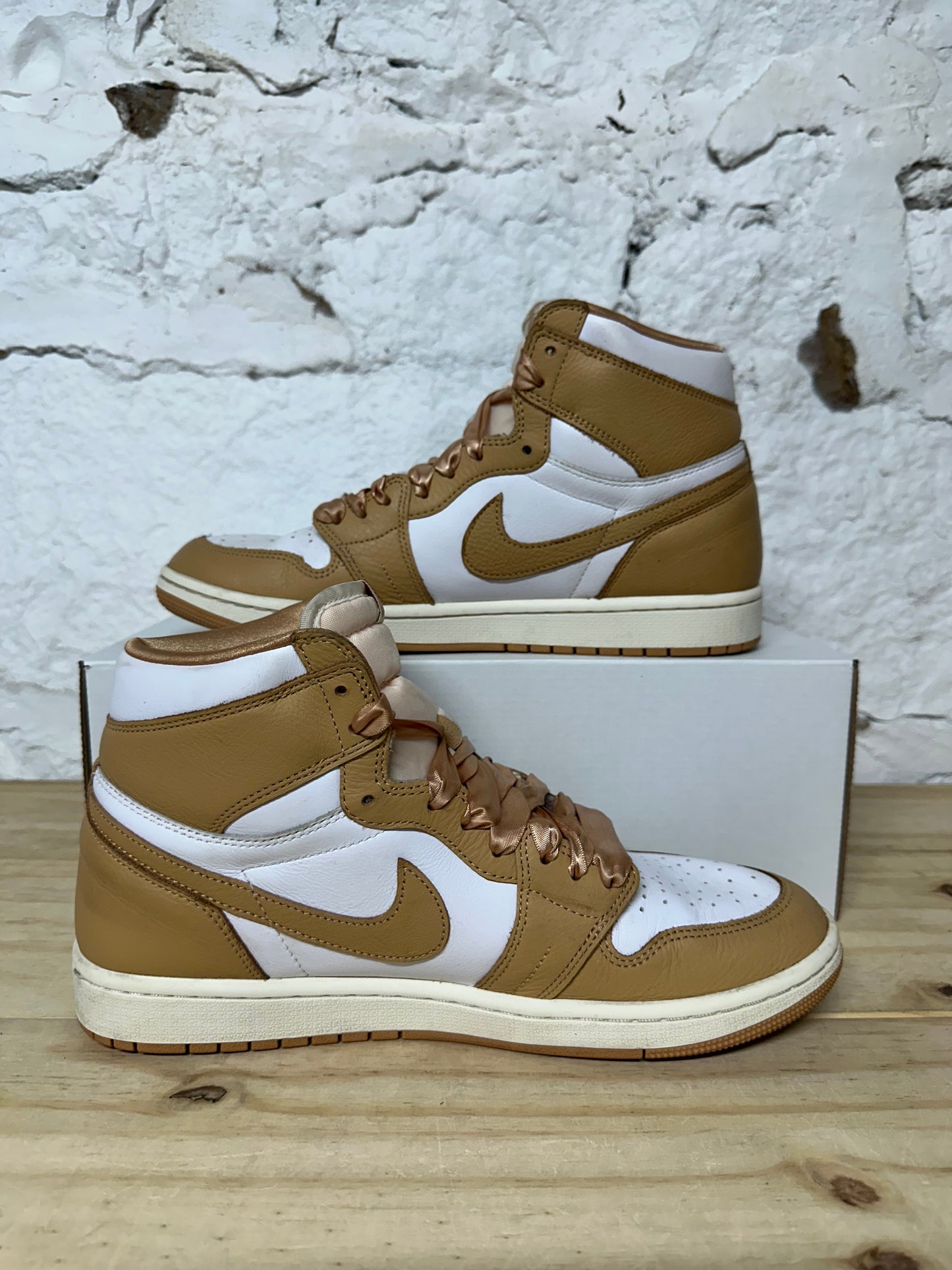 Air Jordan 1 High Praline Sz 10 (11.5W)