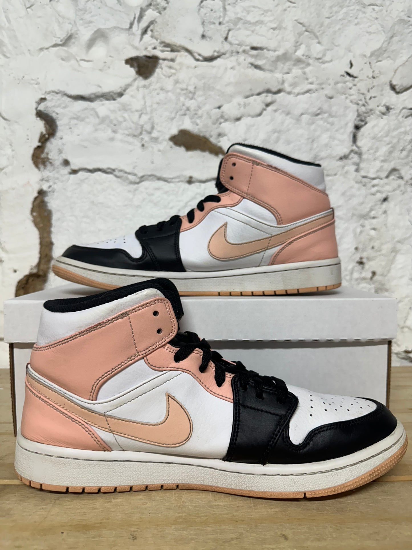 Air Jordan 1 Mid Crimson Tint Sz 9.5