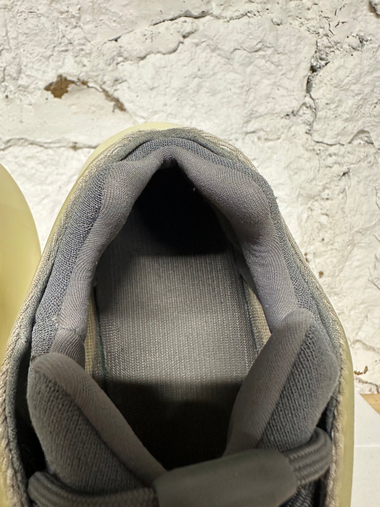 Yeezy 700 V3 Faded Salt Sz 9