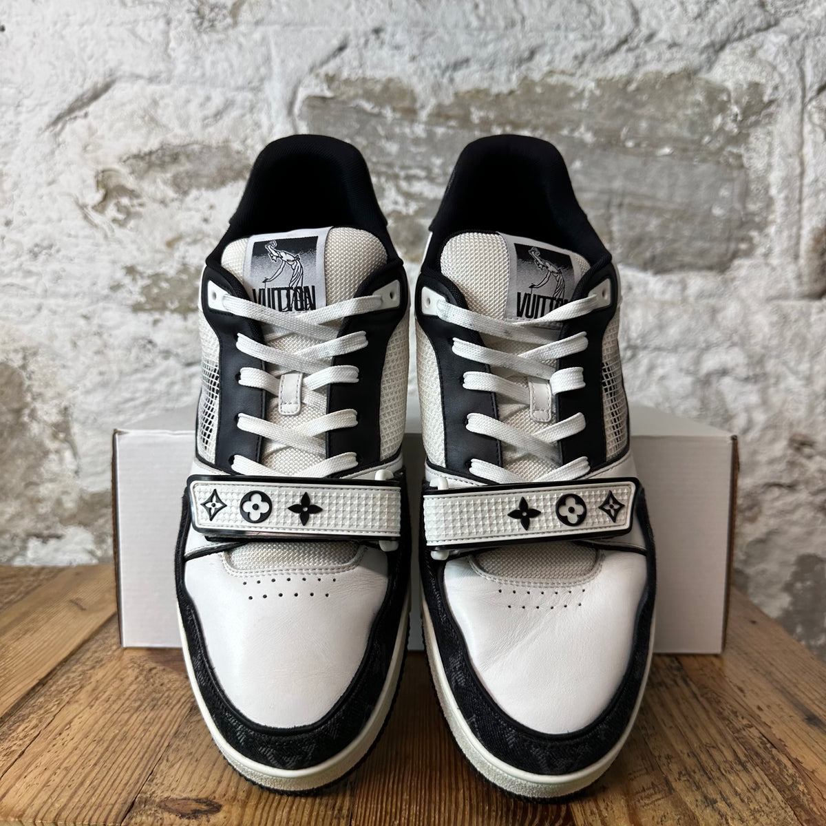 Louis Vuitton Black White Strap Trainer Sneaker Sz 10.5 (9LV)