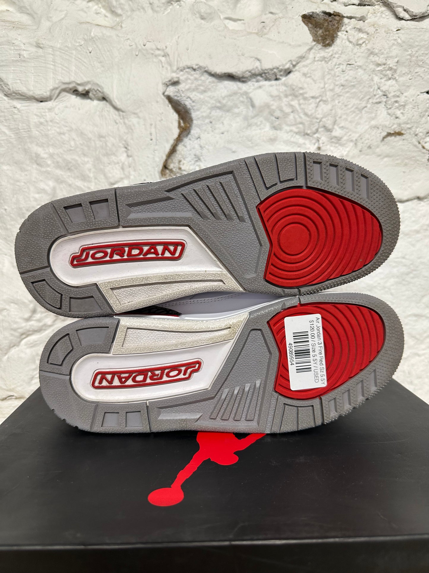 Air Jordan 3 Fire Red Sz 5.5Y