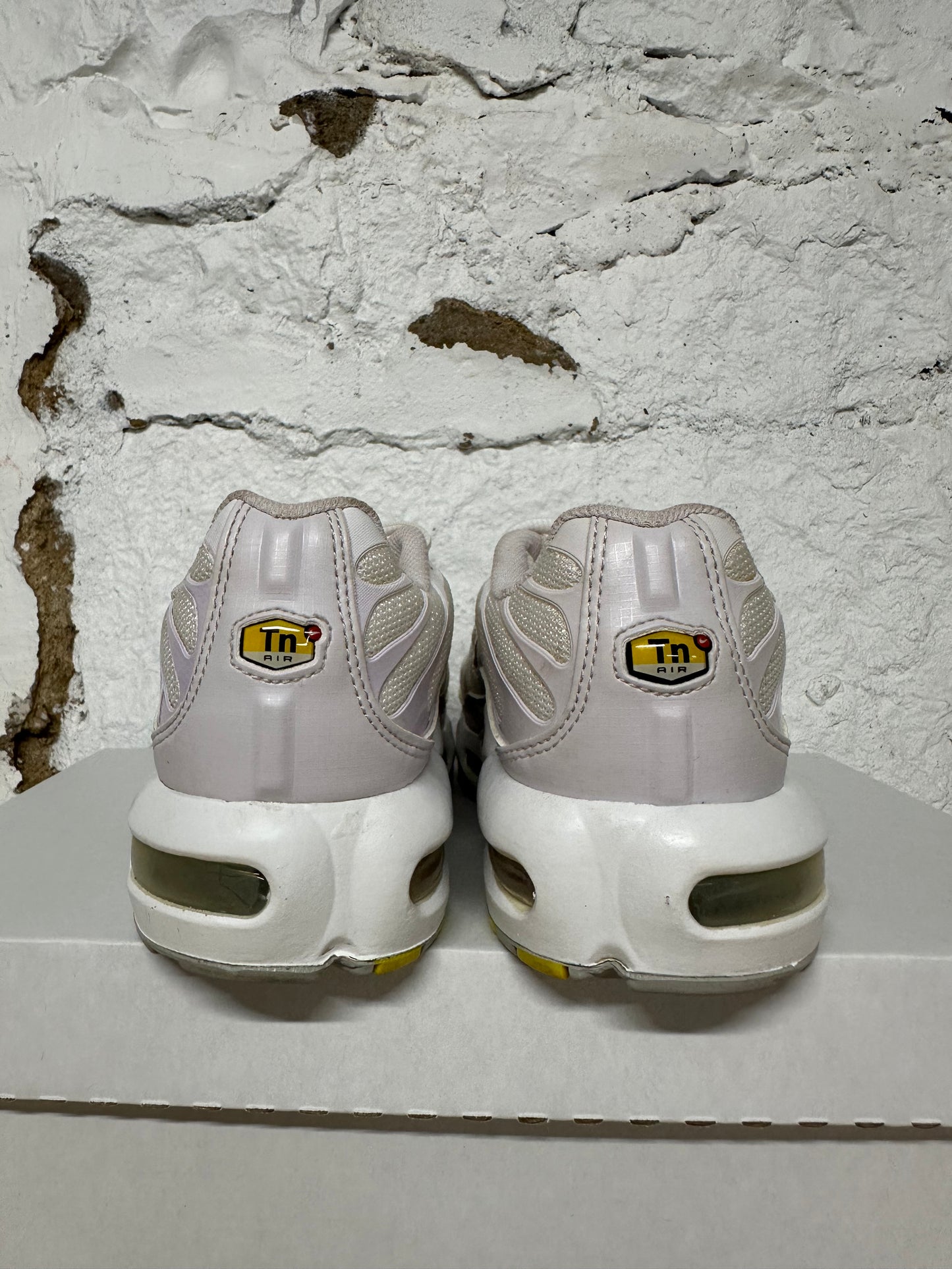 Nike Air Max Plus White Light Violet Sz 6.5Y