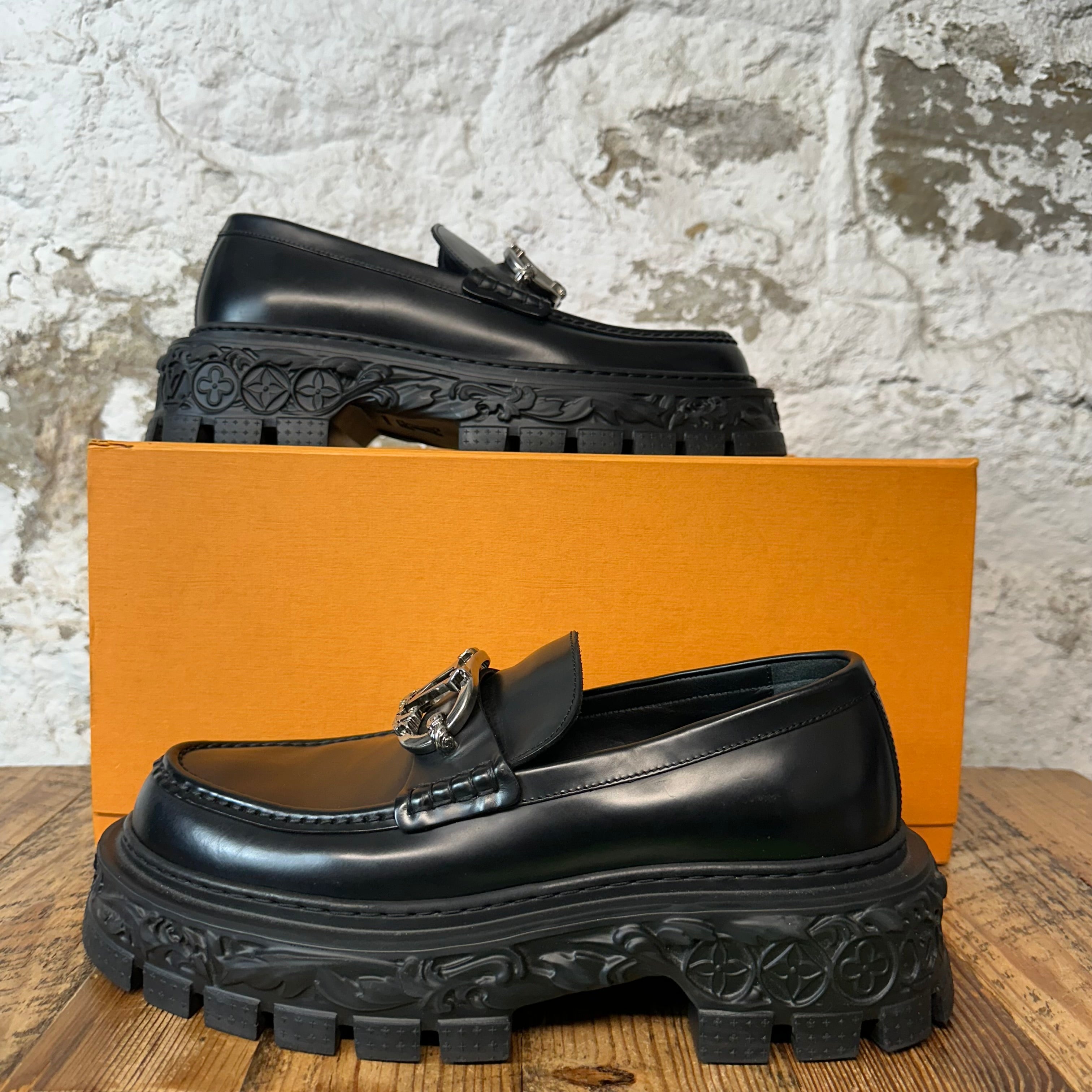 Louis Vuitton Black Baroque Loafer Sz 9.5 (8LV)