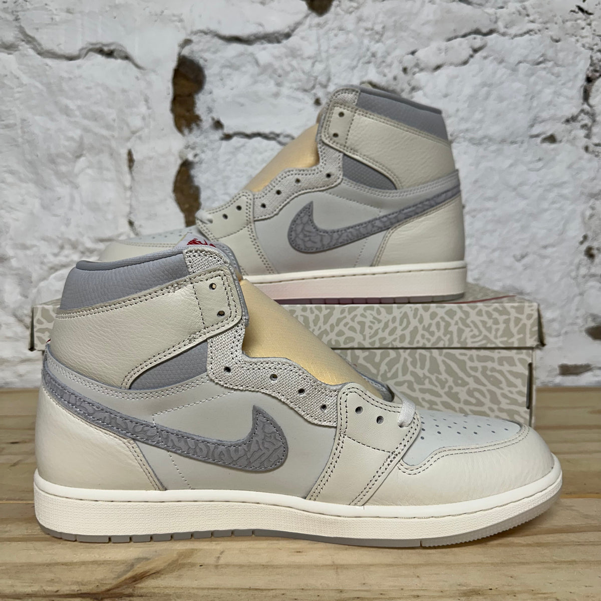 Air Jordan 1 High Sail University Red Sz 13 DS