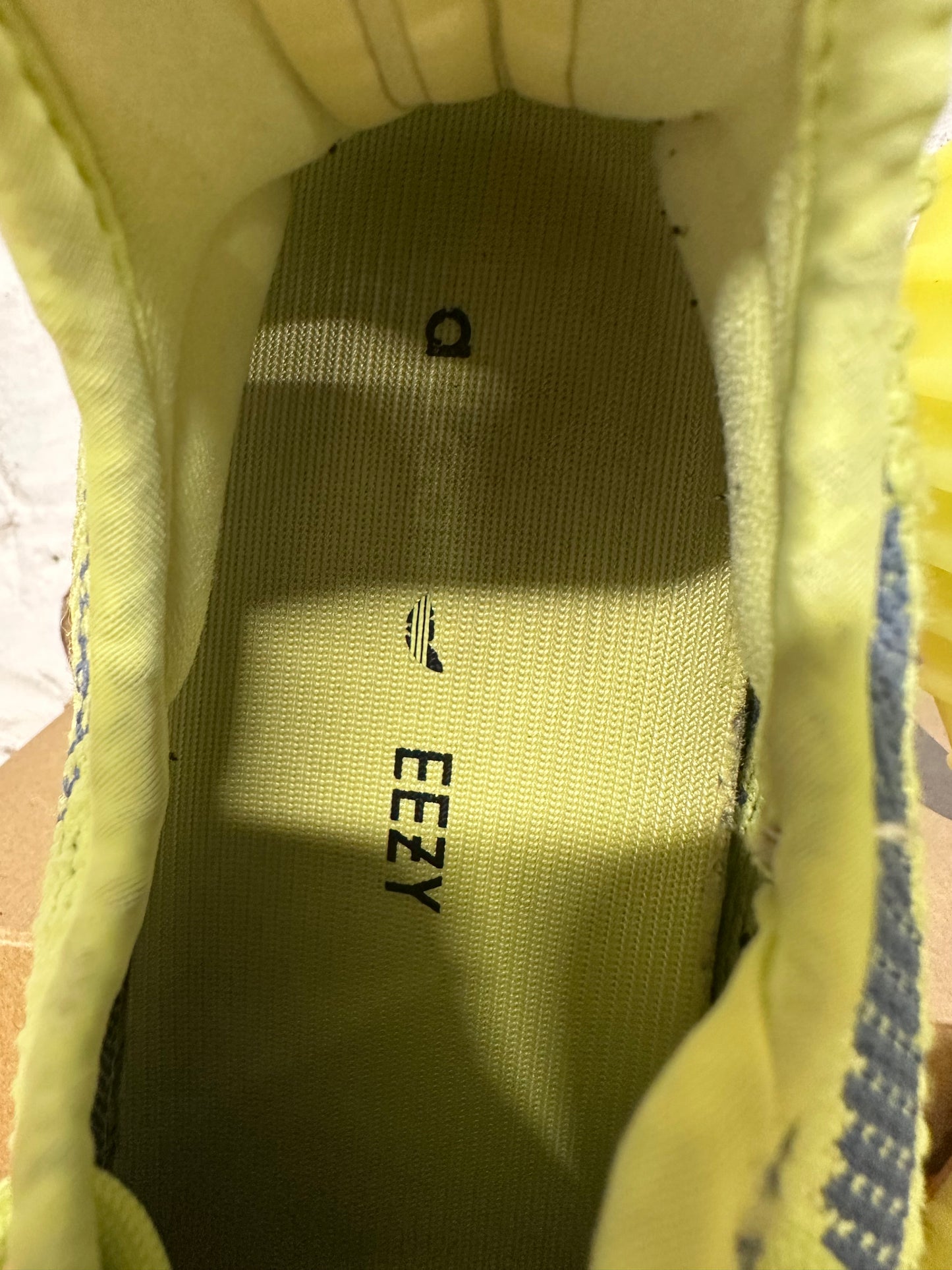 Yeezy 350 V2 Semi Frozen Yellow Sz 9