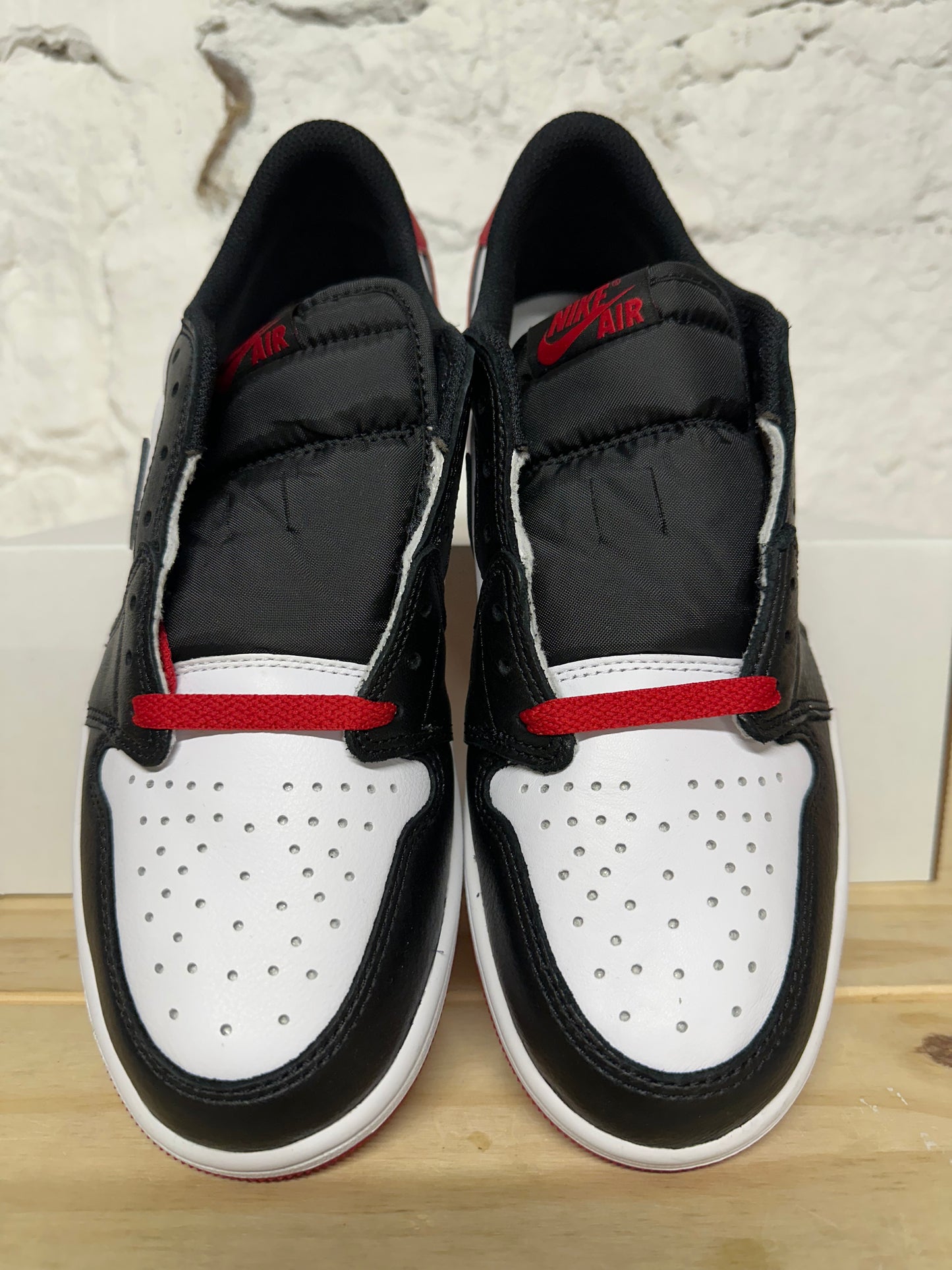 Air Jordan 1 Low Black Toe Sz 9 DS
