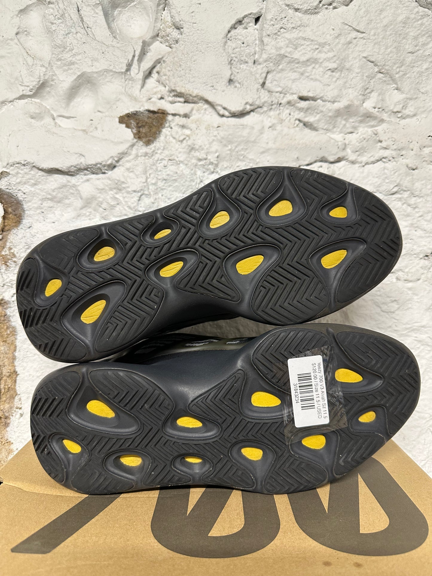 Yeezy 700 V3 Alvah Sz 11.5