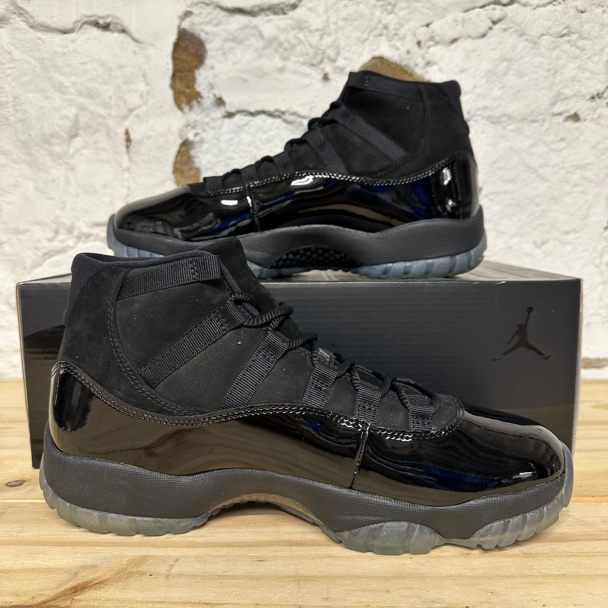 Air Jordan 11 High Cap and Gown (2018) Sz 10 DS