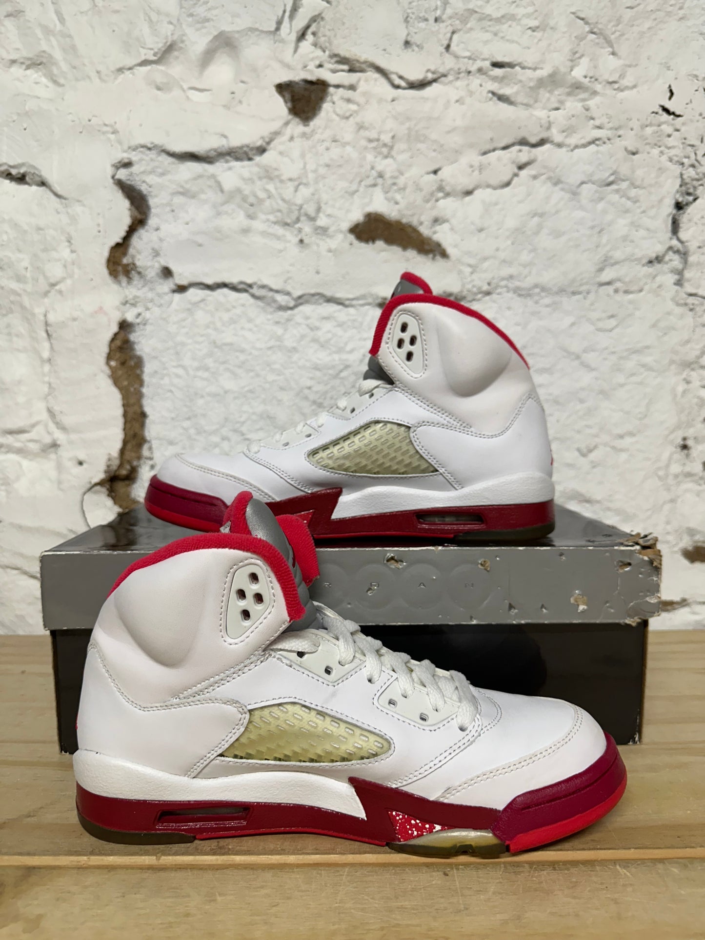 Air Jordan 5 White Scarlet Fire Sz 5Y