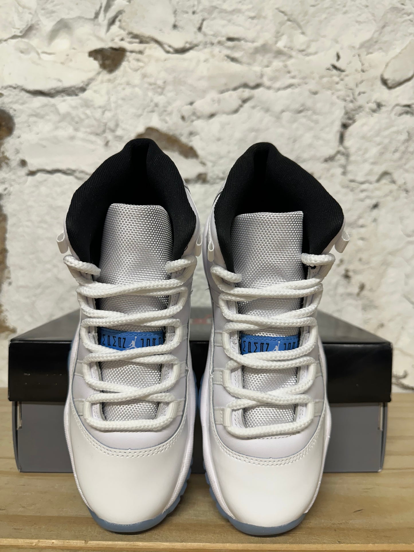 Air Jordan 11 High Legend Blue Sz 4Y DS