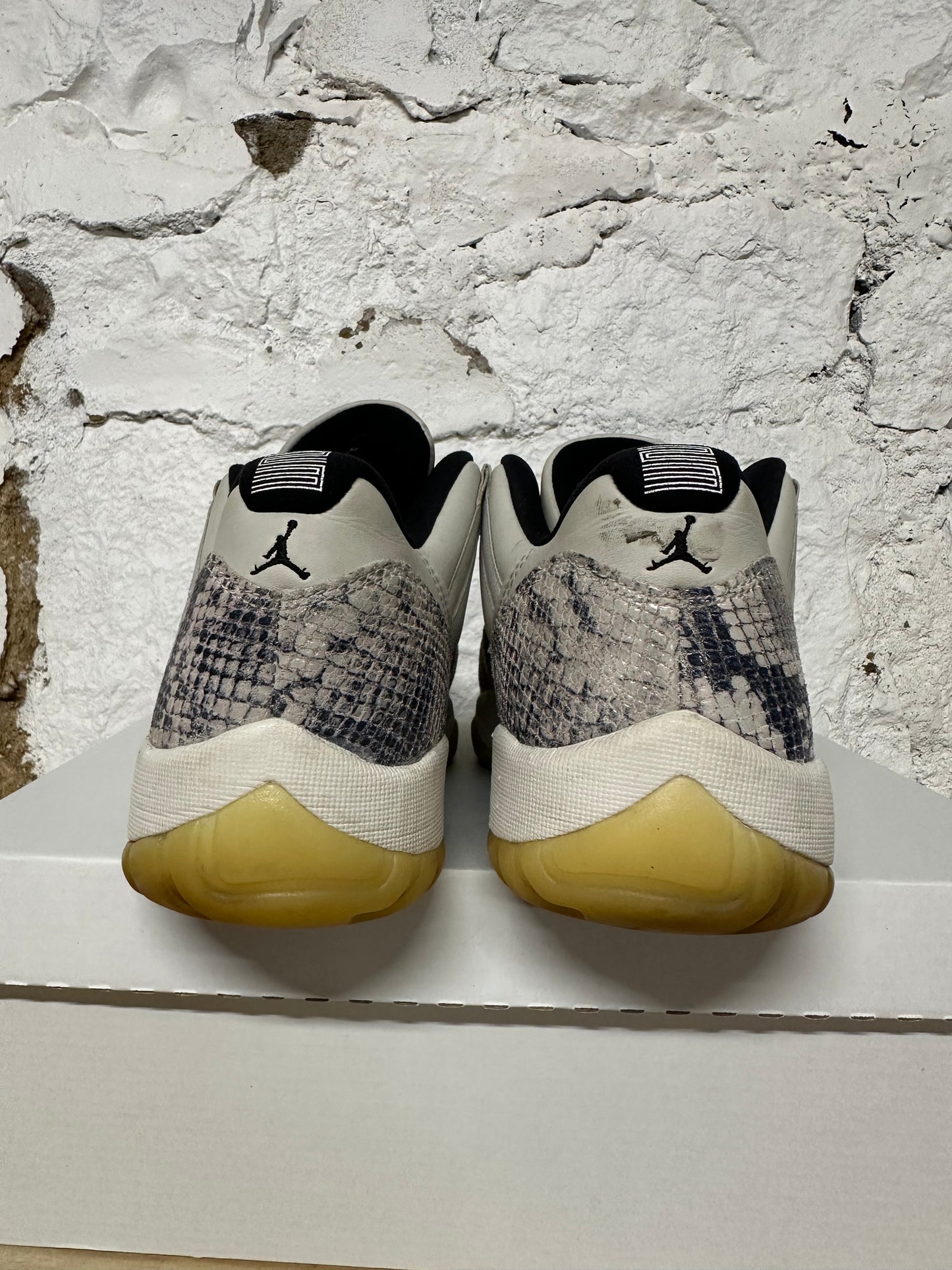 Air Jordan 11 Low Snake Light Bone Sz 10