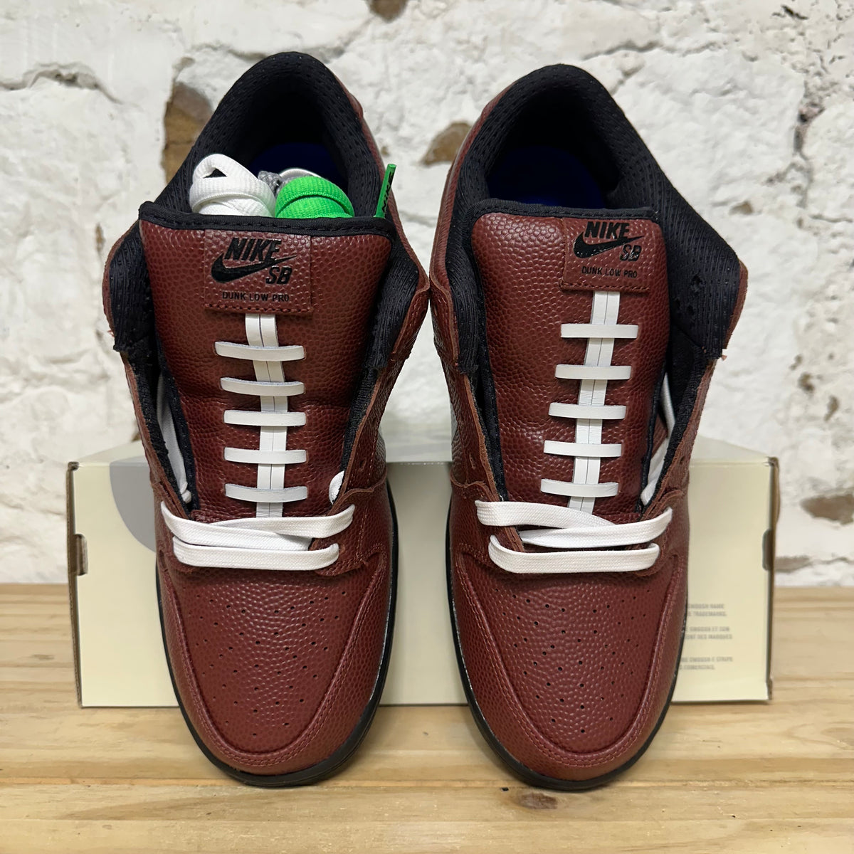 Nike SB Dunk Low Limosine Skateboards Sz 10 DS