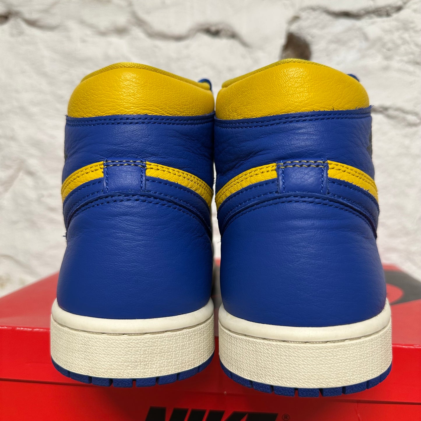 Air Jordan 1 High Reverse Laney Sz 8.5 (10W)