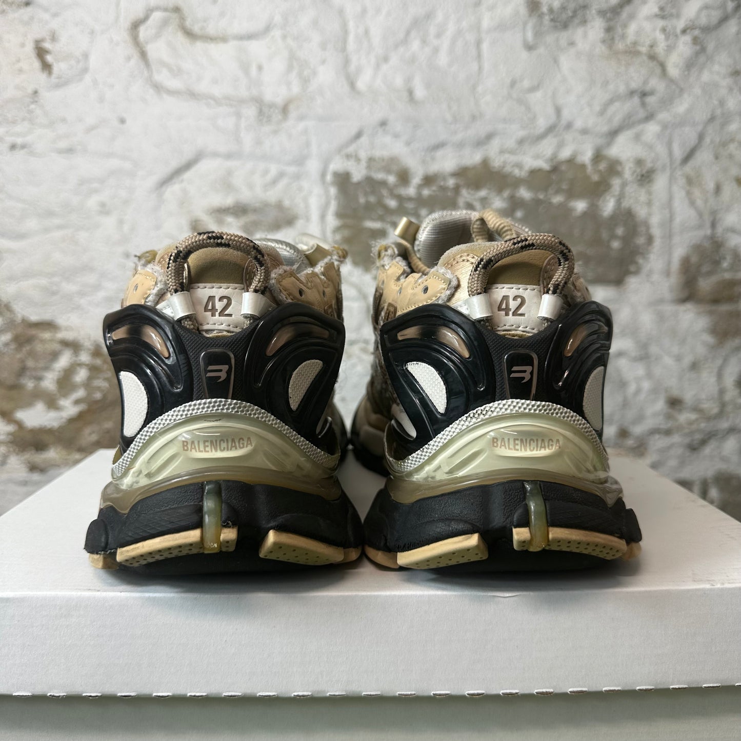 Balenciaga Runner Beige White Black Sneaker Sz 9 (42)