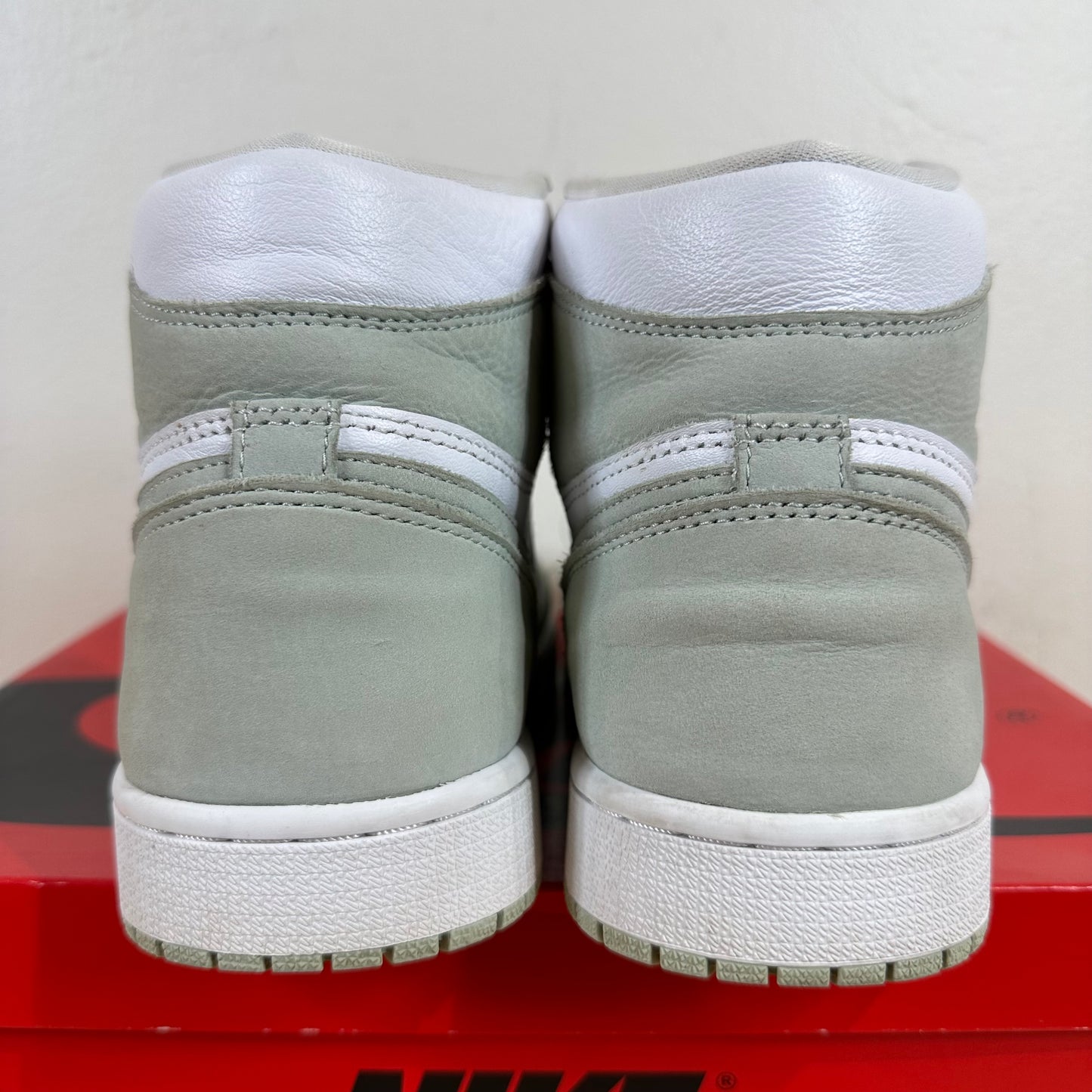 Air Jordan 1 High Seafoam Sz 9.5 (11W)