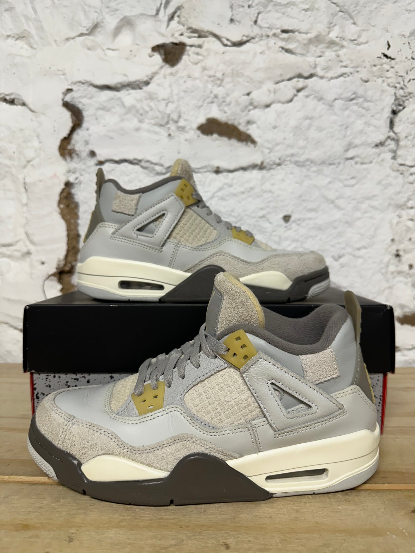 Air Jordan 4 Craft Photon Dust Sz 6Y