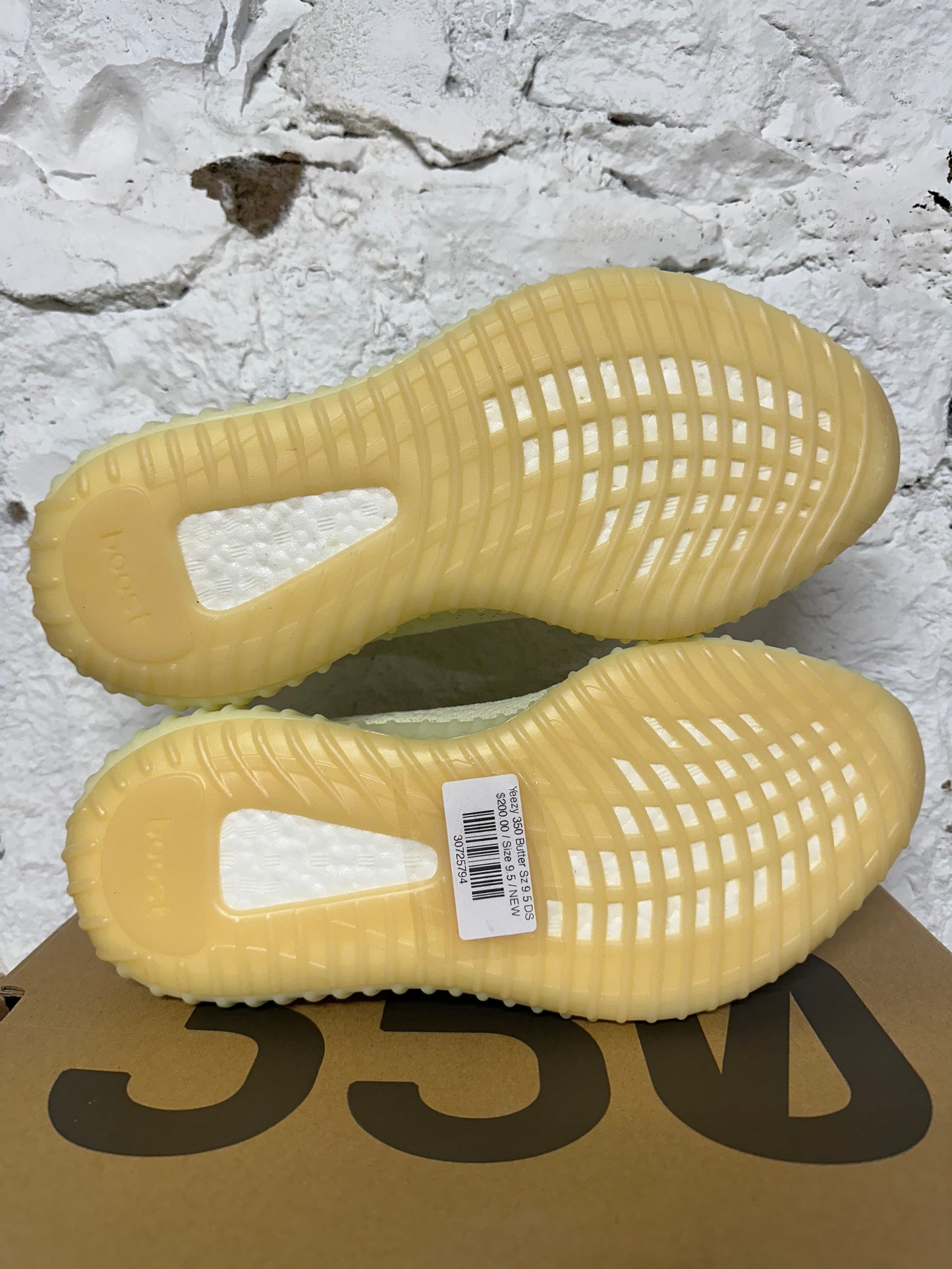 Yeezy 350 V2 Butter Sz 9.5 DS