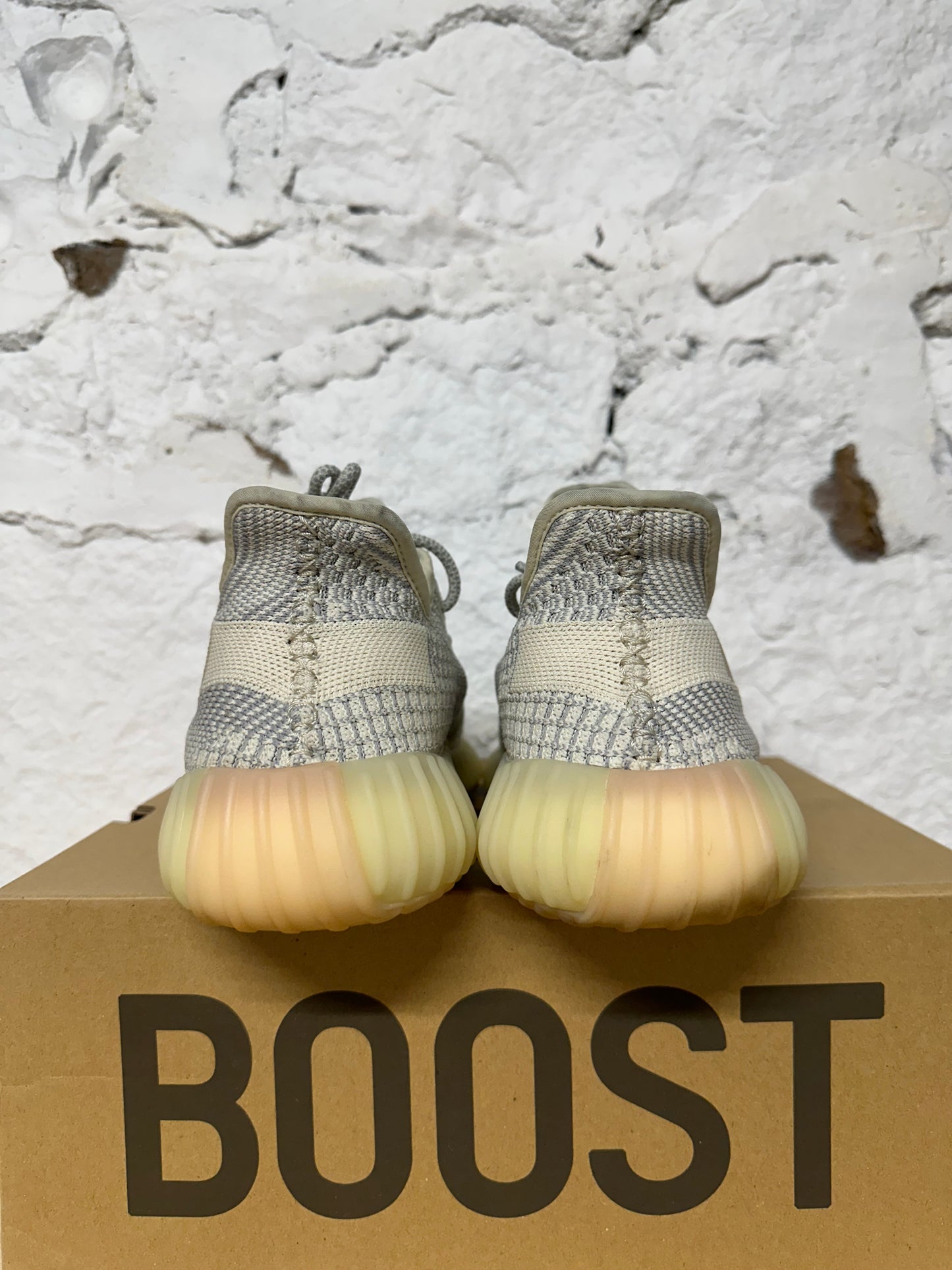 Yeezy 350 V2 Lundmark Sz 11