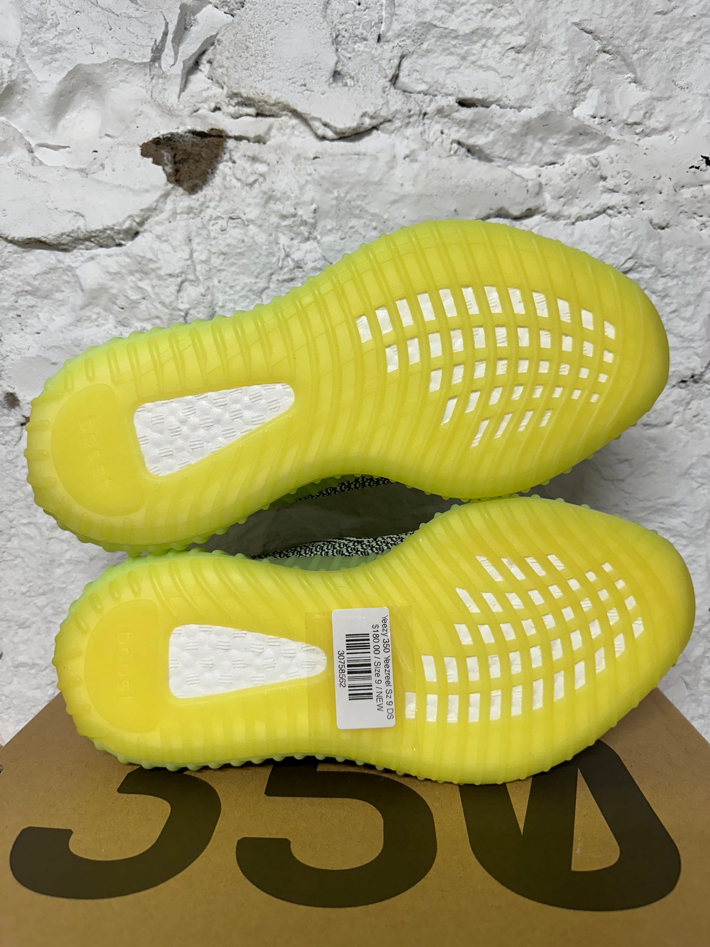 Yeezy 350 V2 Yeezreel Sz 9 DS