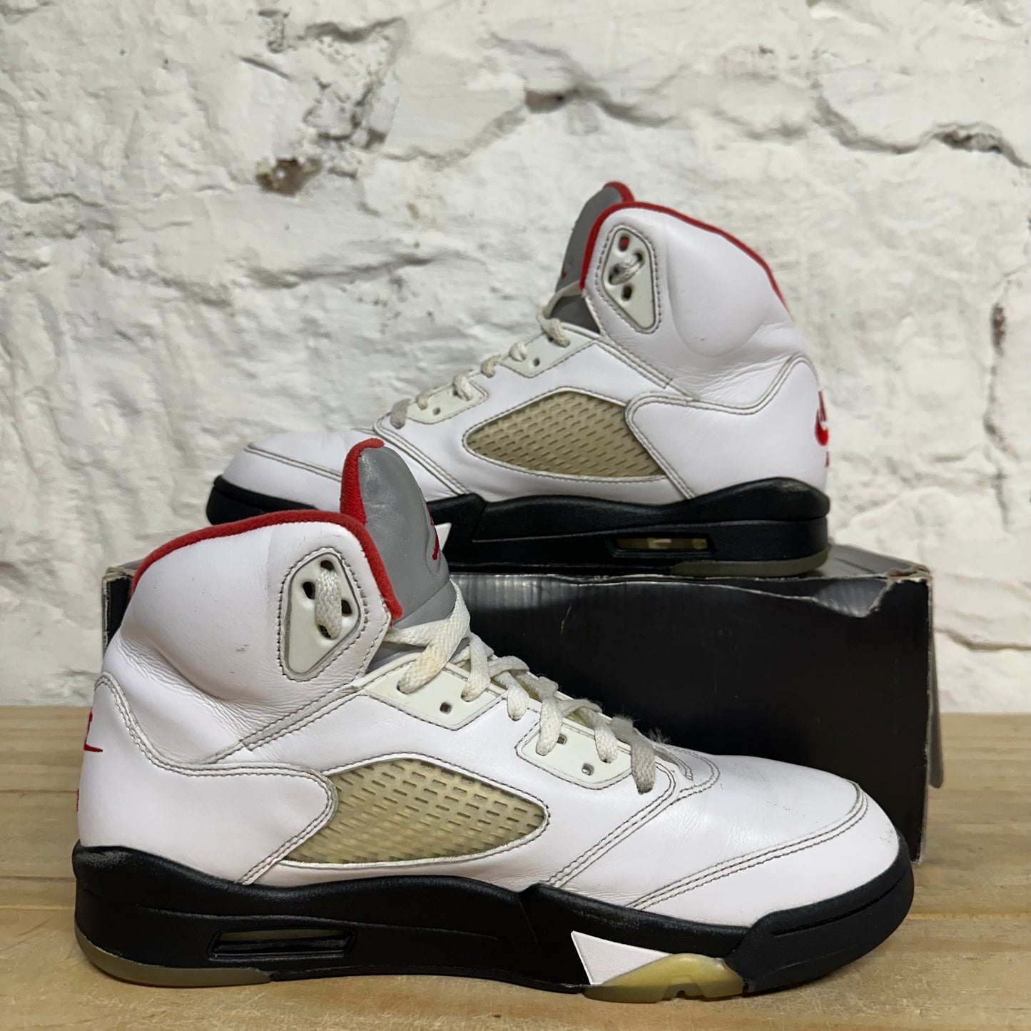 Air Jordan 5 Fire Red Sz 9.5