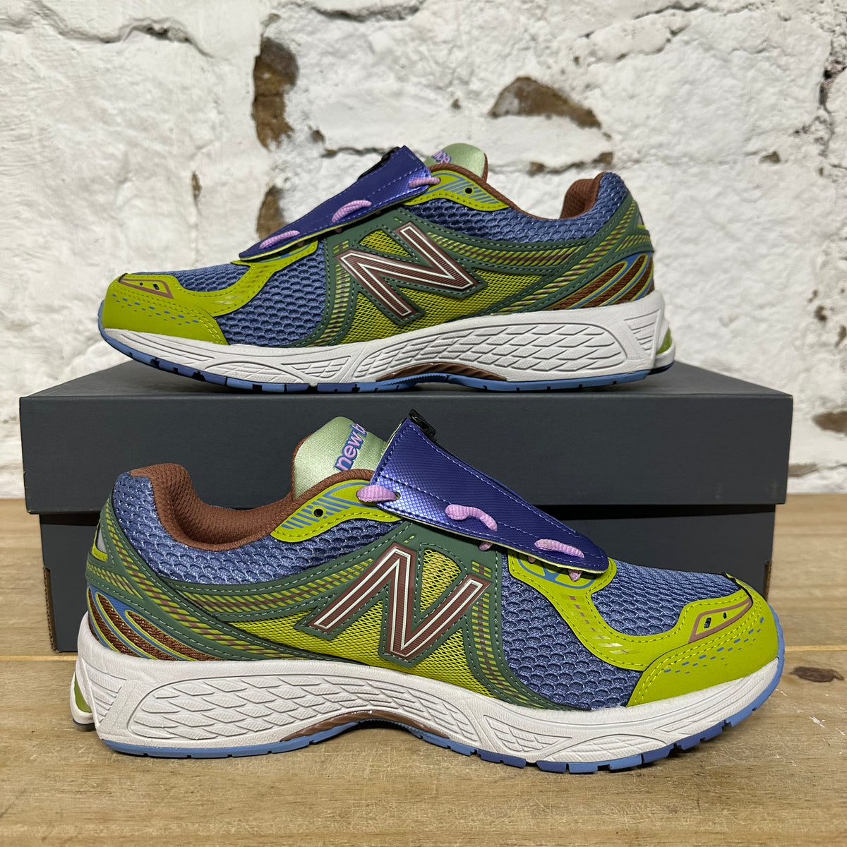 New Balance 860V2 Up There 2000's Tropes Sz 10.5