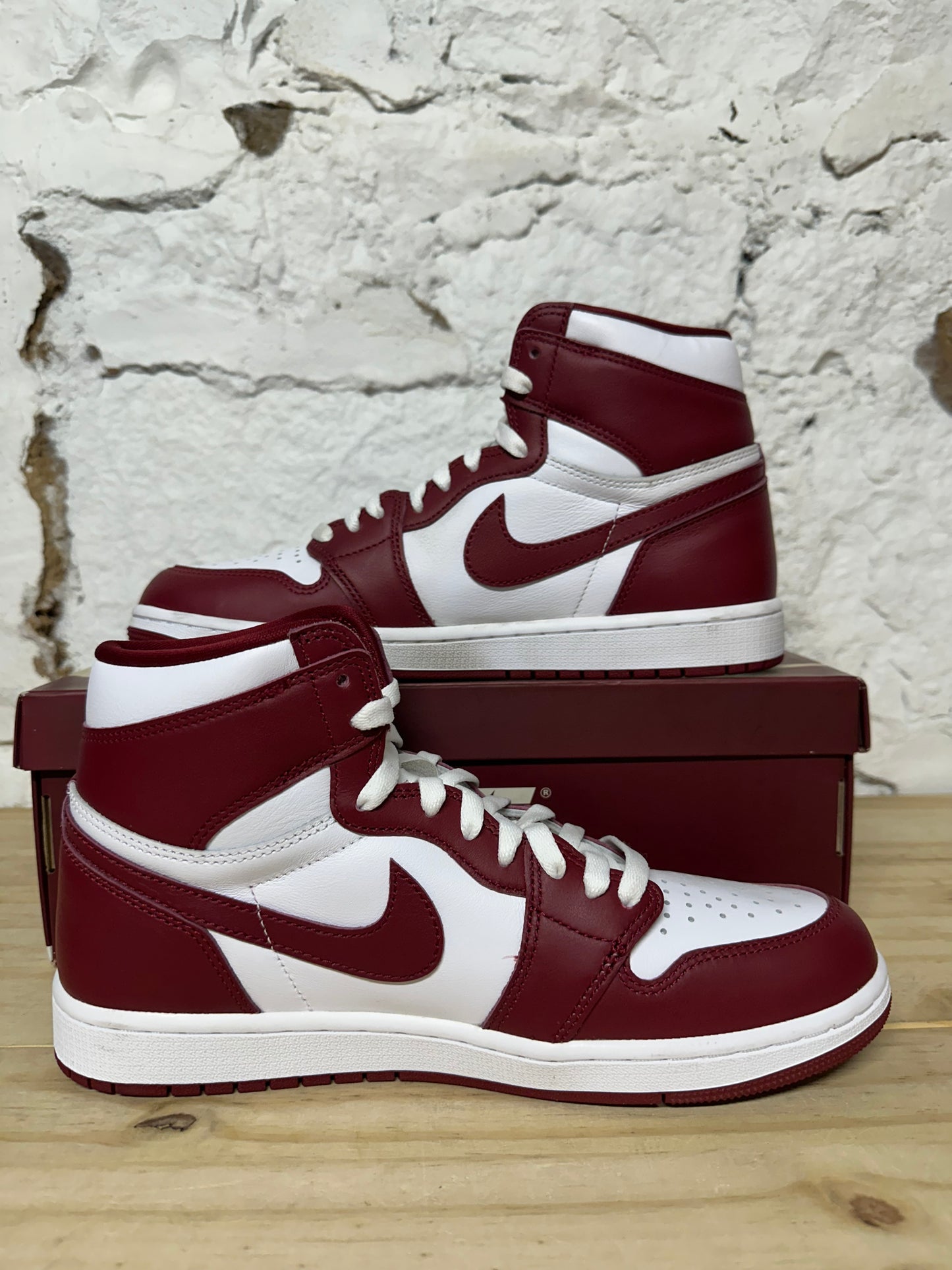 Air Jordan 1 Artisanal Team Red Sz 9.5 DS