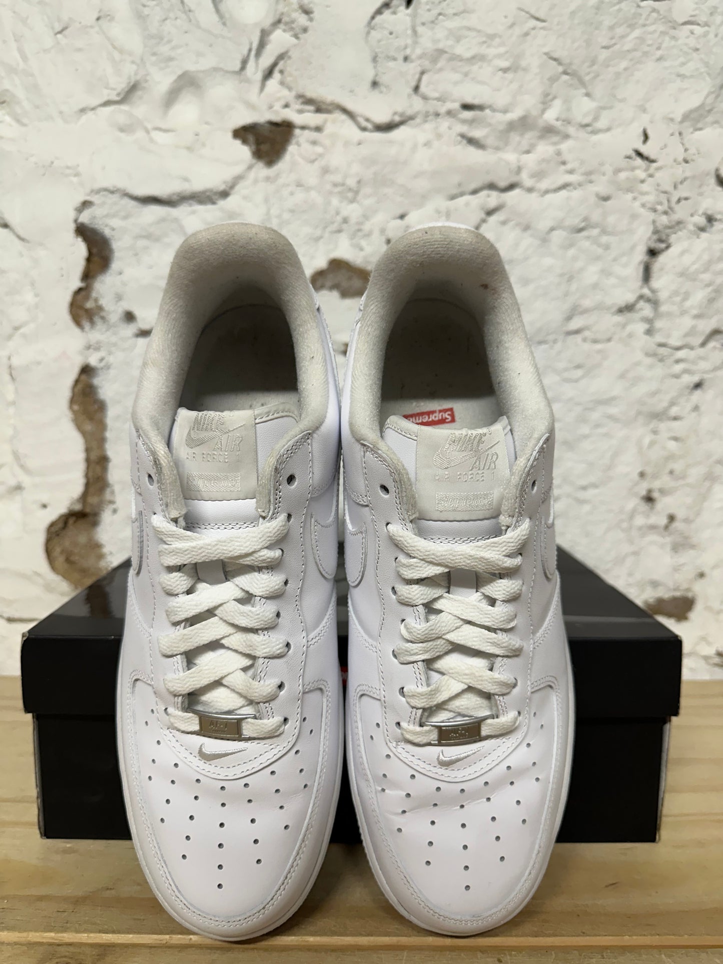 Nike Air Force 1 Low Supreme White Sz 10.5