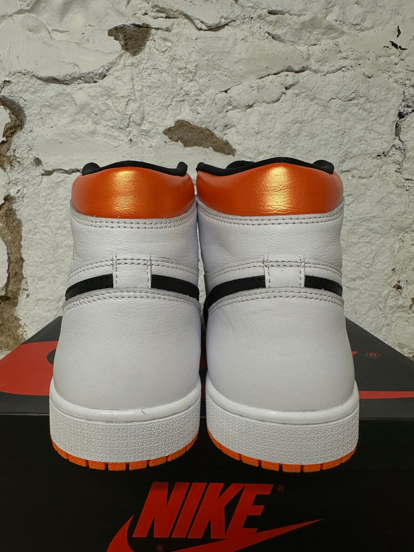 Air Jordan 1 High Electro Orange Sz 11
