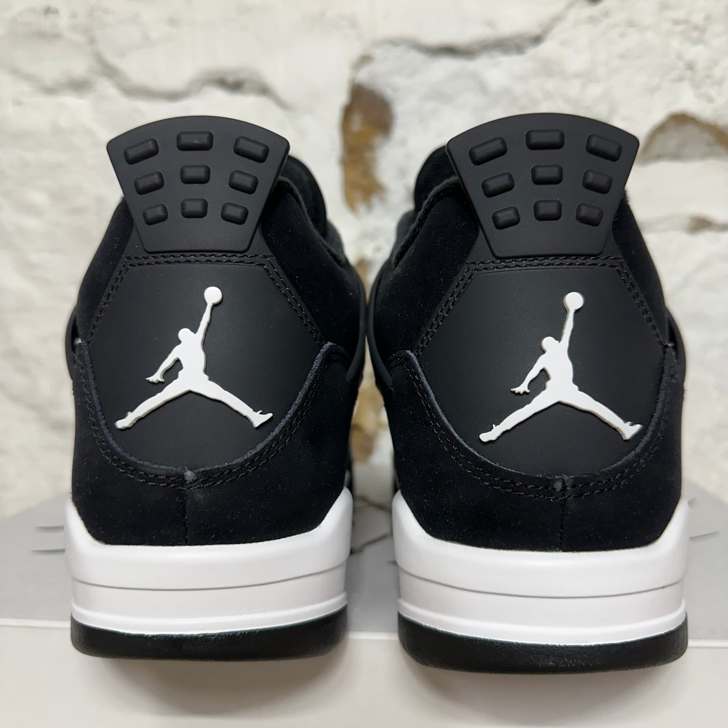 Air Jordan 4 White Thunder Sz 9.5 DS