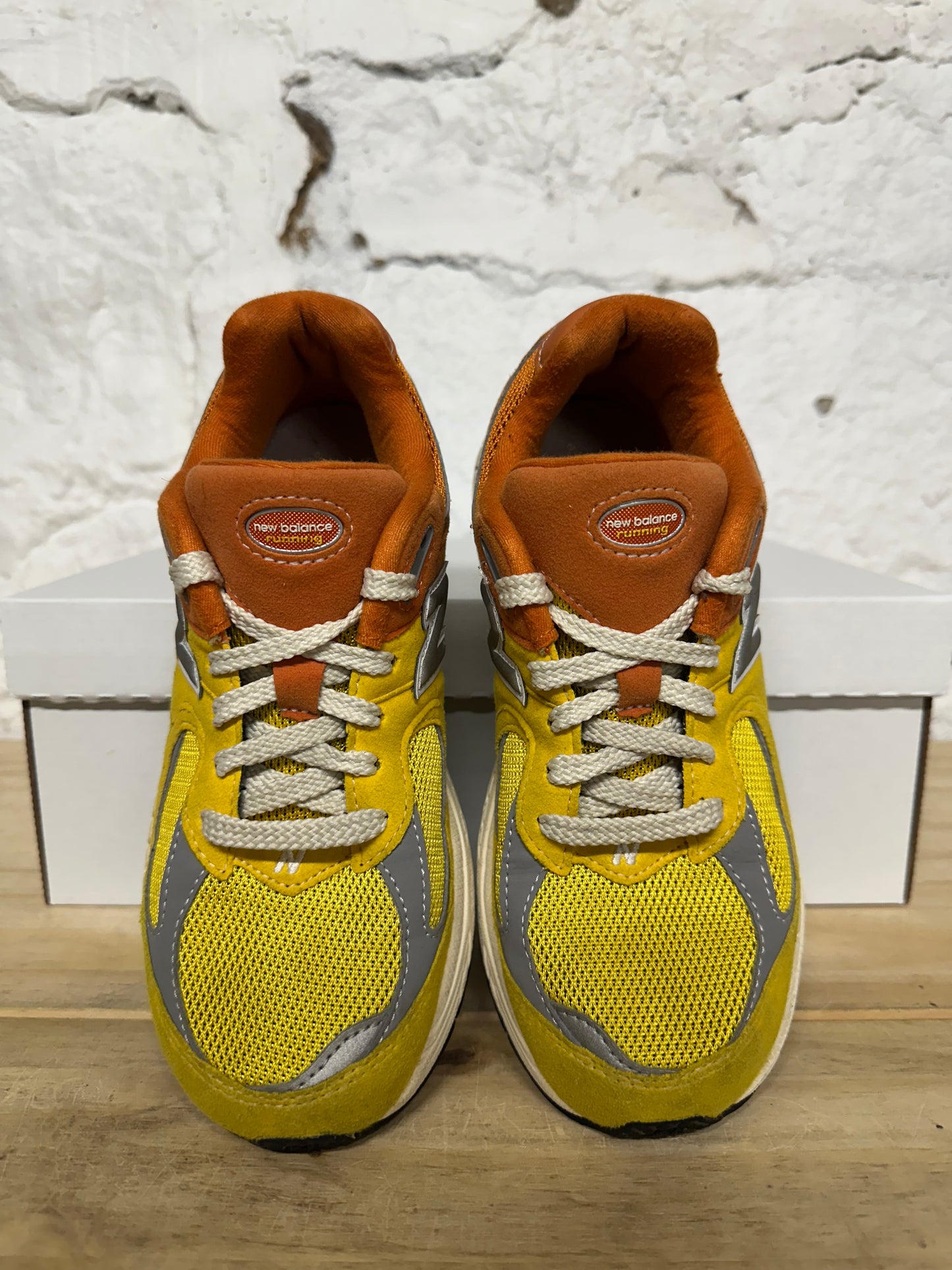 New Balance 2002R Yellow Orange Sz 4.5