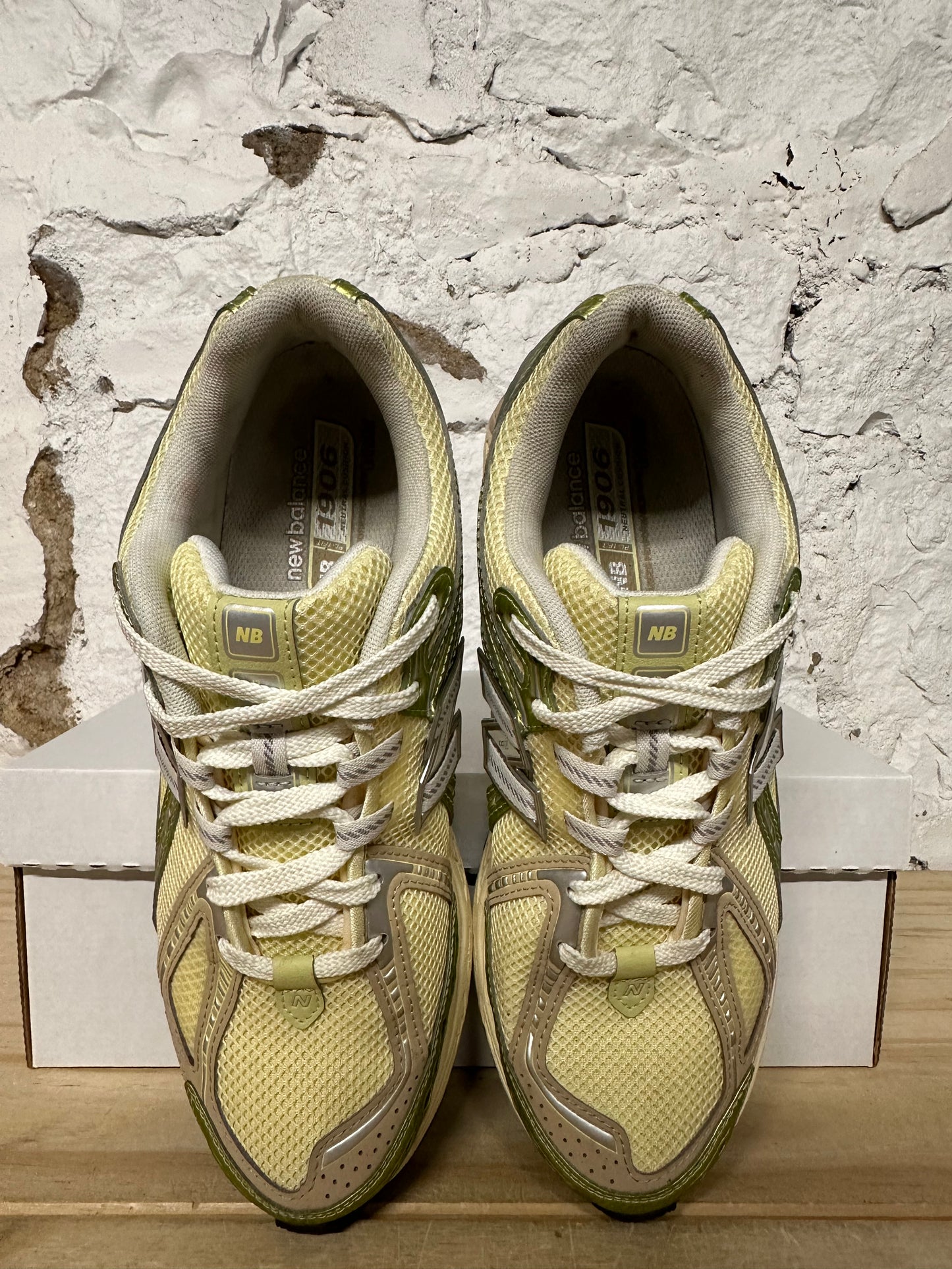 New Balance 1906R Parchment Sz 10