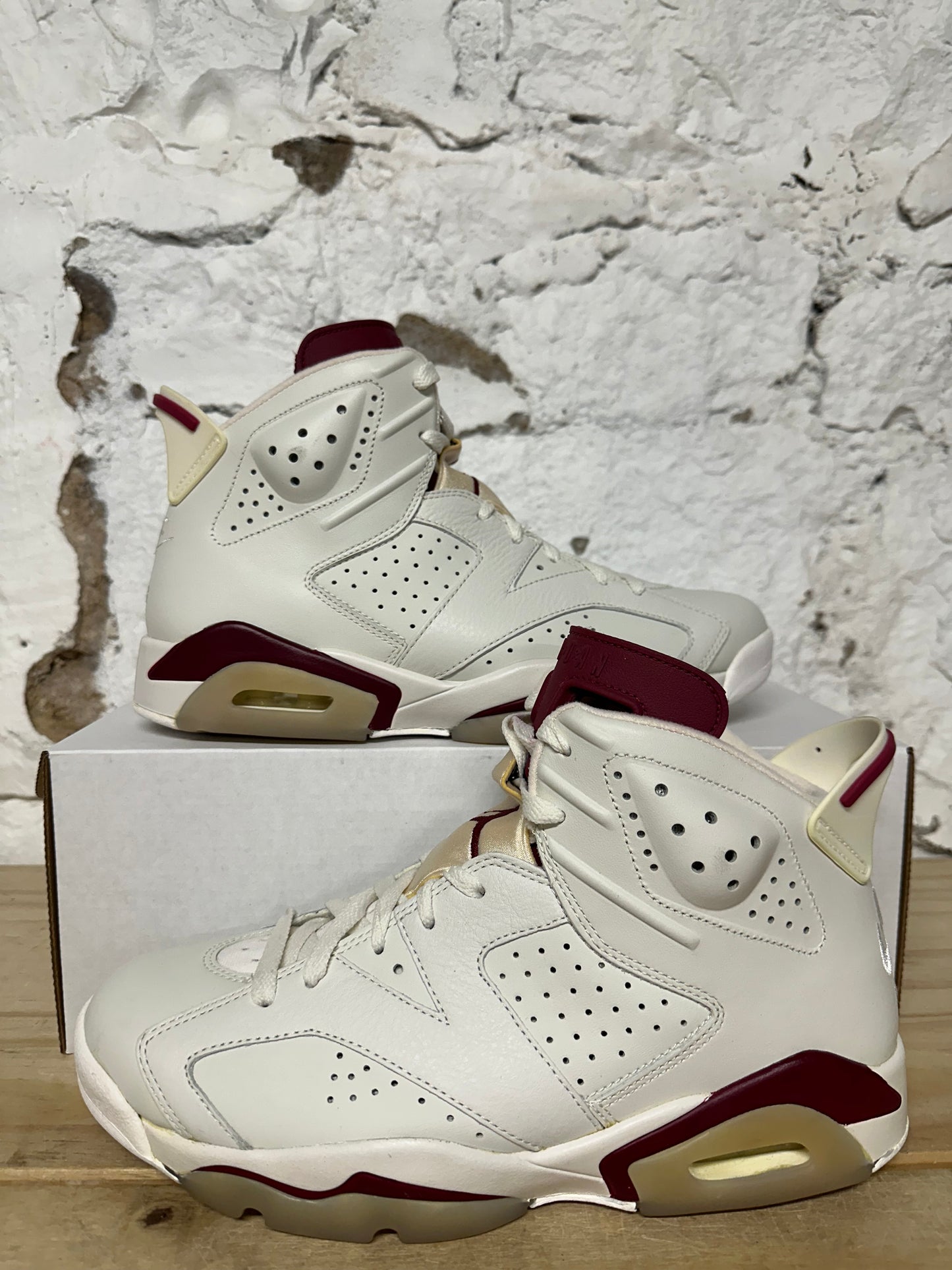 Air Jordan 6 Maroon Sz 9