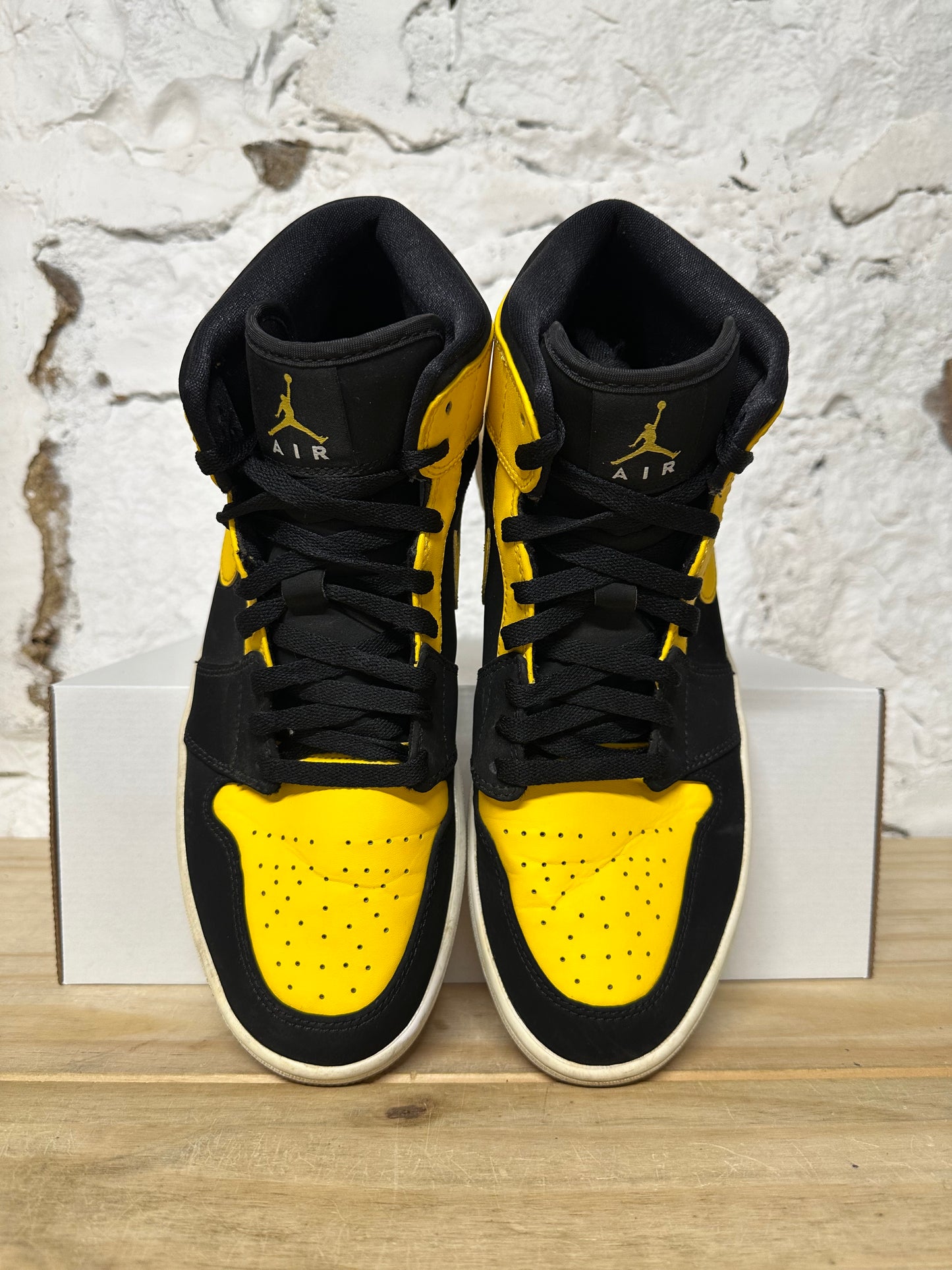 Air Jordan 1 Mid New Love Sz 10.5