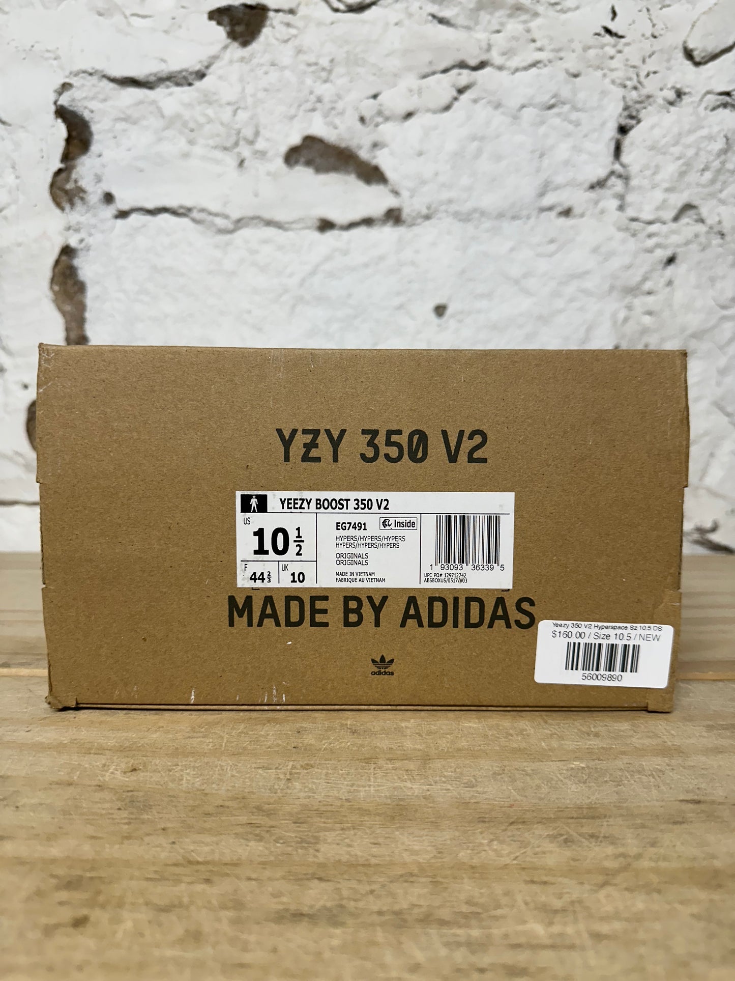 Yeezy 350 V2 Hyperspace Sz 10.5 DS