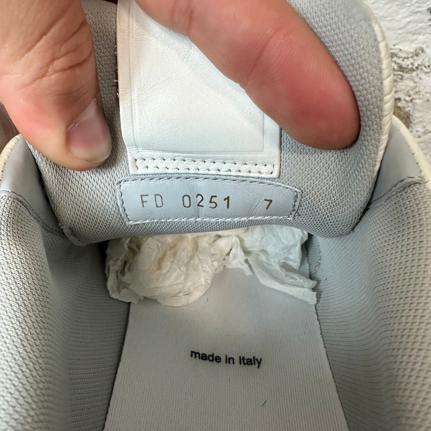 Louis Vuitton White Cream Trainer Sneaker Sz 8.5 (7LV) No Box