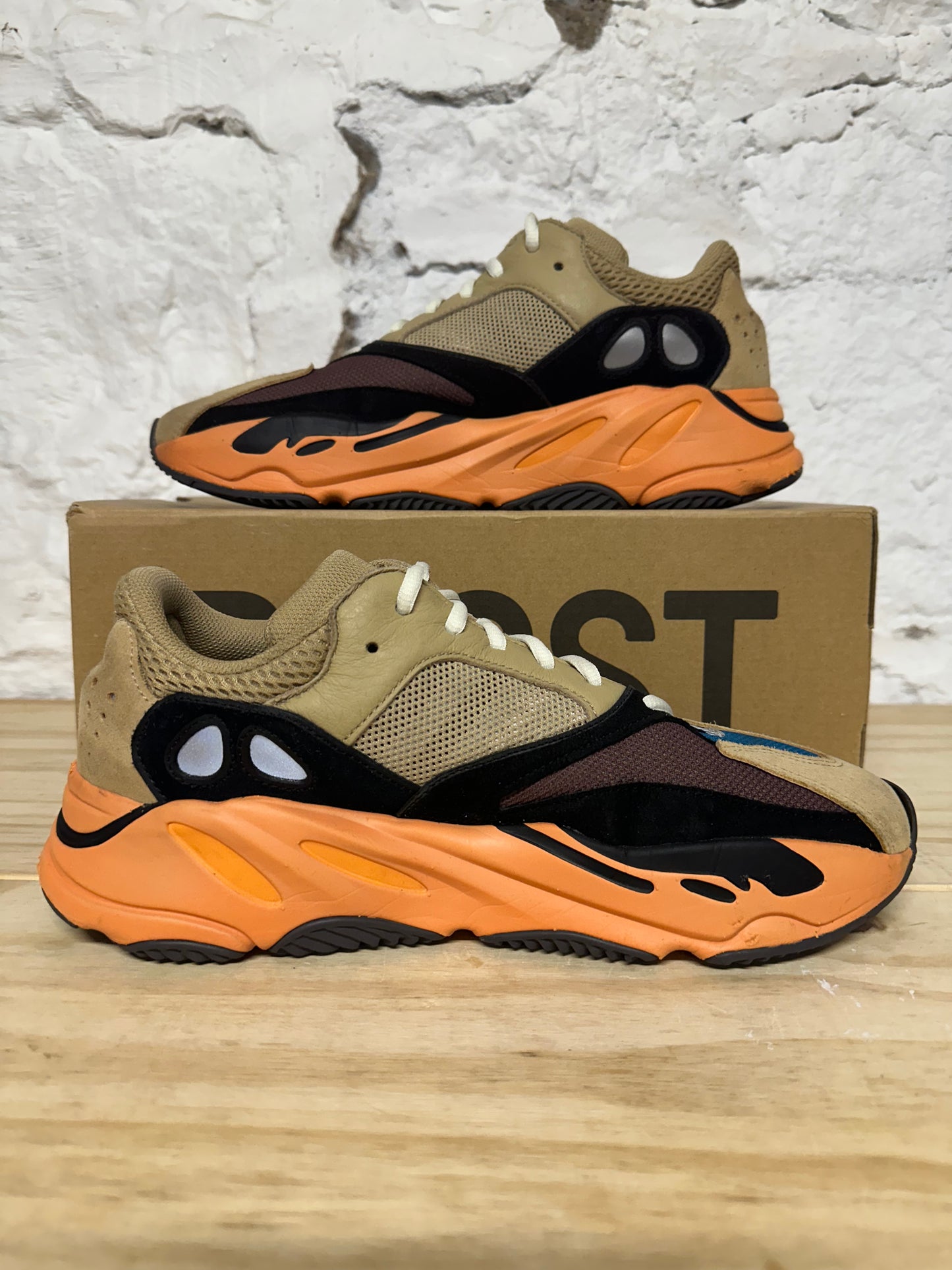 Yeezy 700 Enflamed Amber Sz 10