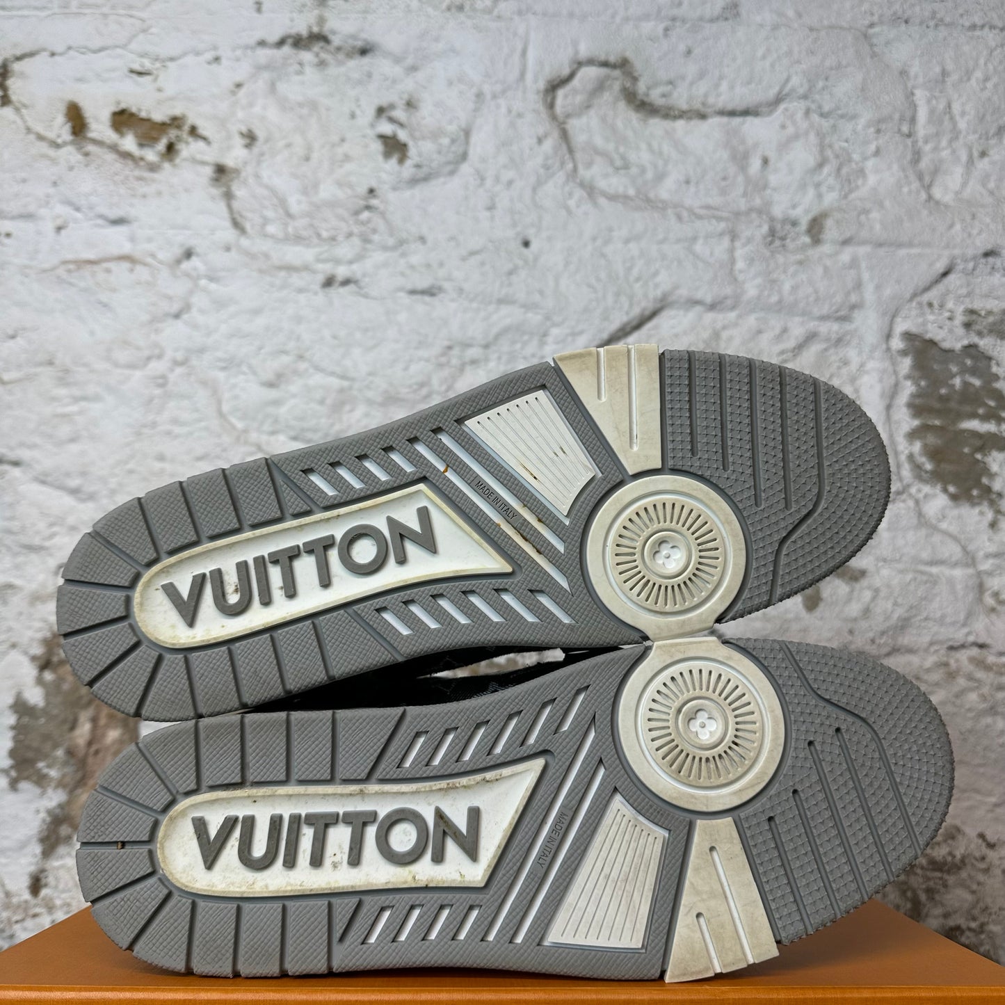 Louis Vuitton Grey Monogram White Trainer Sneaker Sz 11 (9.5LV)