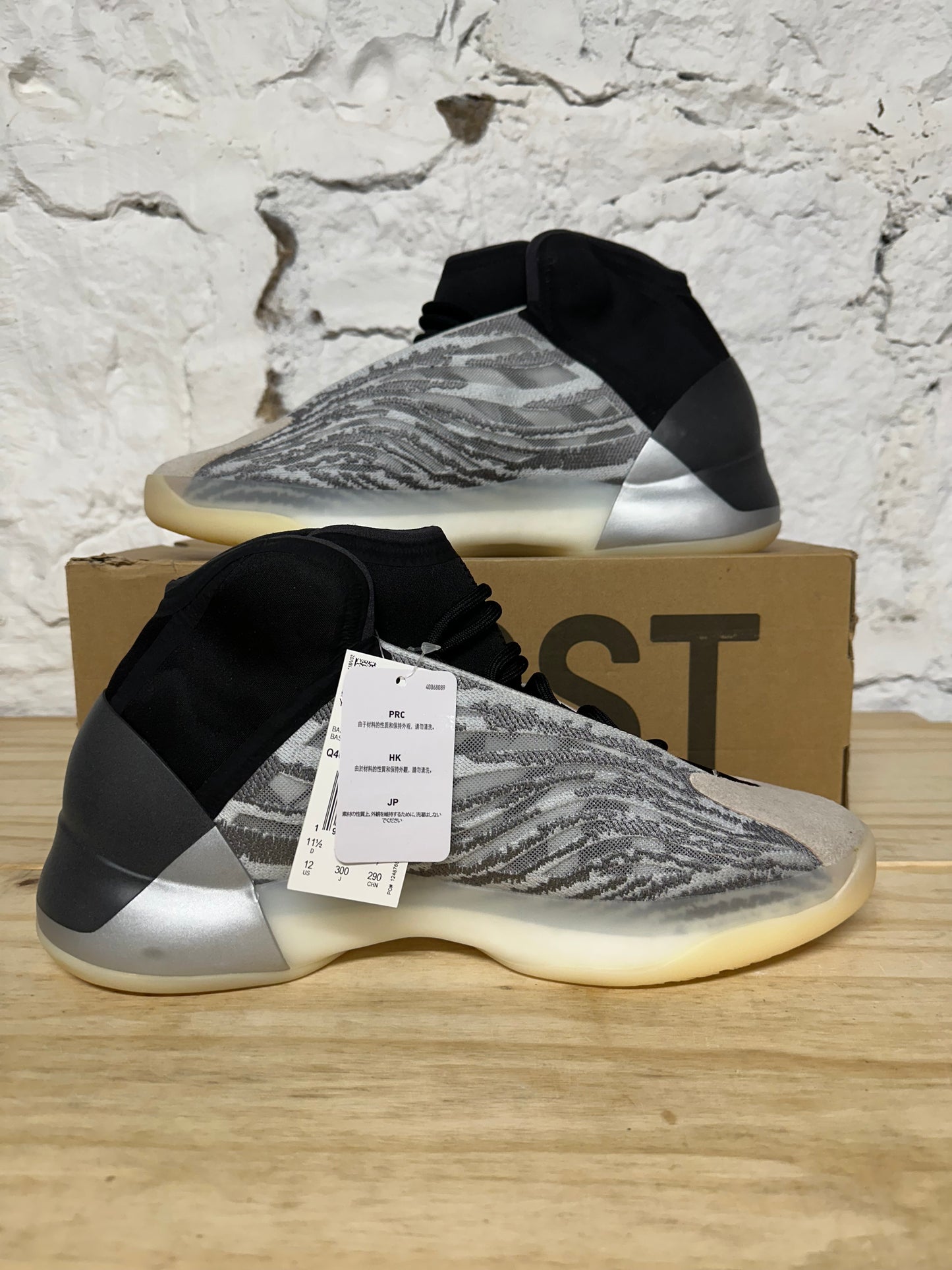 Yeezy QNTM Lifestyle Model Sz 12 DS