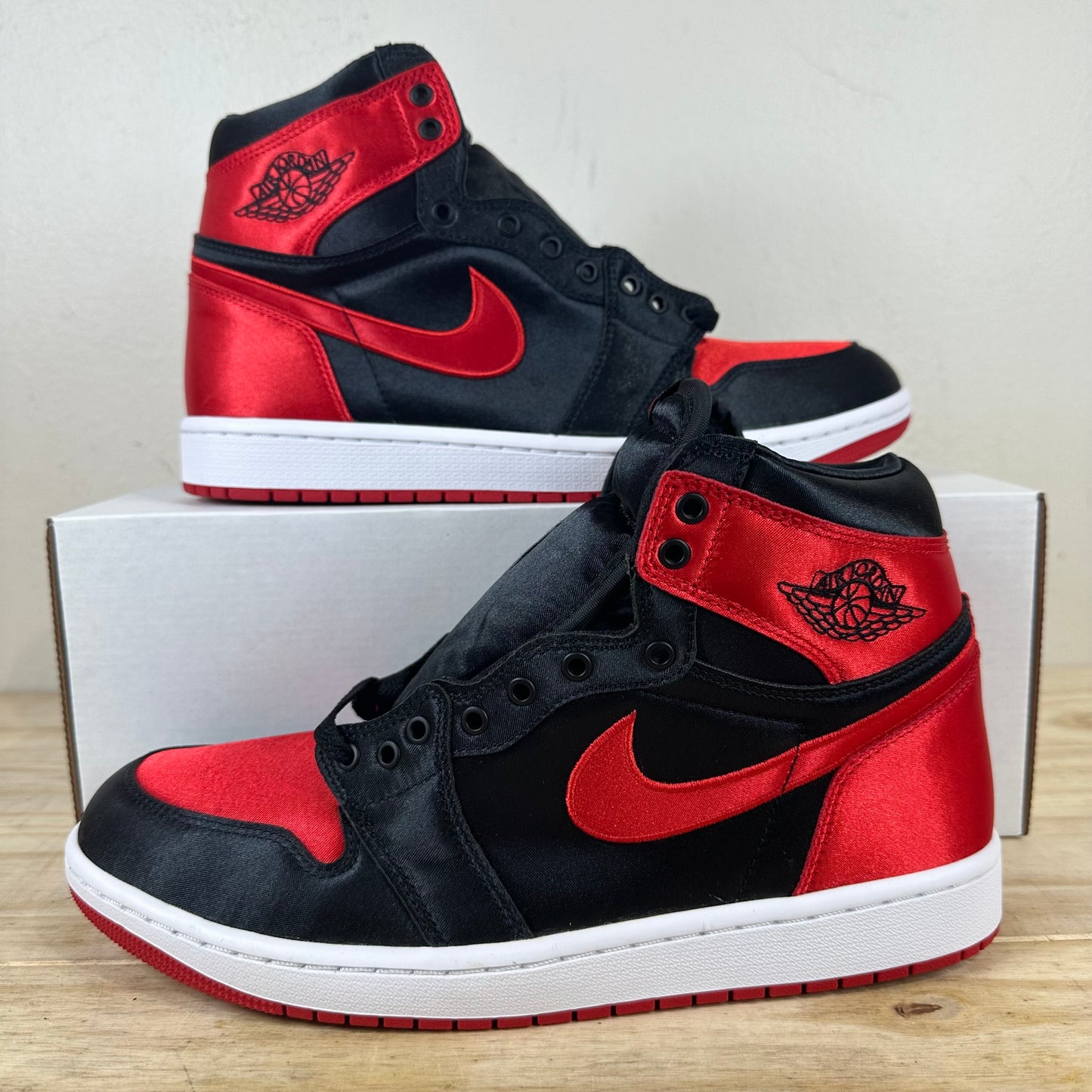 Air Jordan 1 High Satin Bred Sz 9.5 (11W) DS