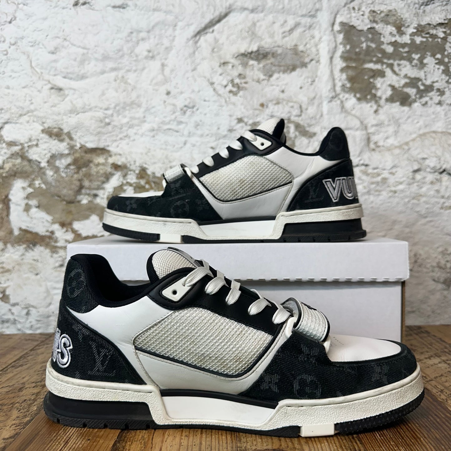 Louis Vuitton Black White Strap Trainer Sneaker Sz 10 (8.5LV) No Box