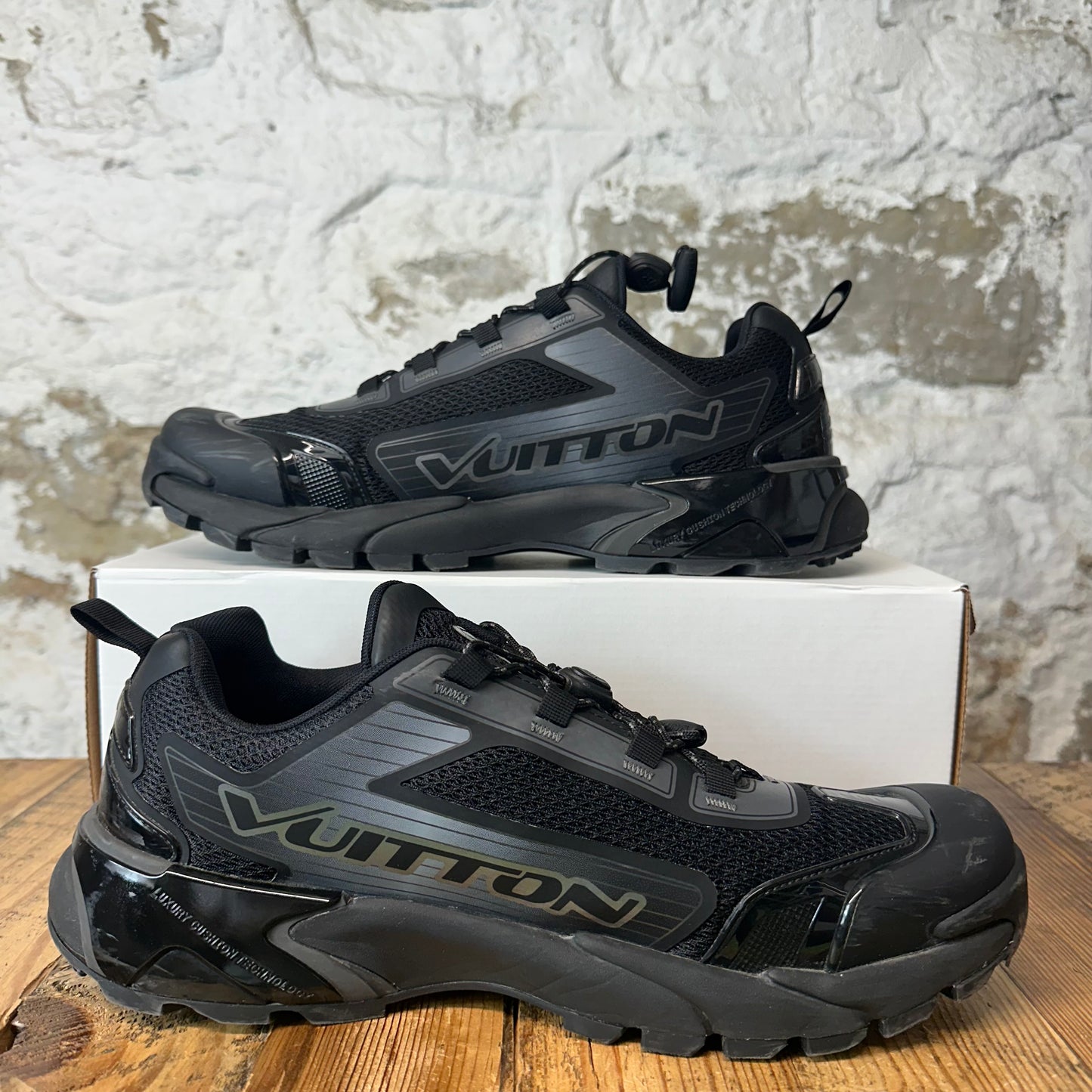 Louis Vuitton Triple Black Tatic Runner Sneaker Sz 10.5 (9LV)